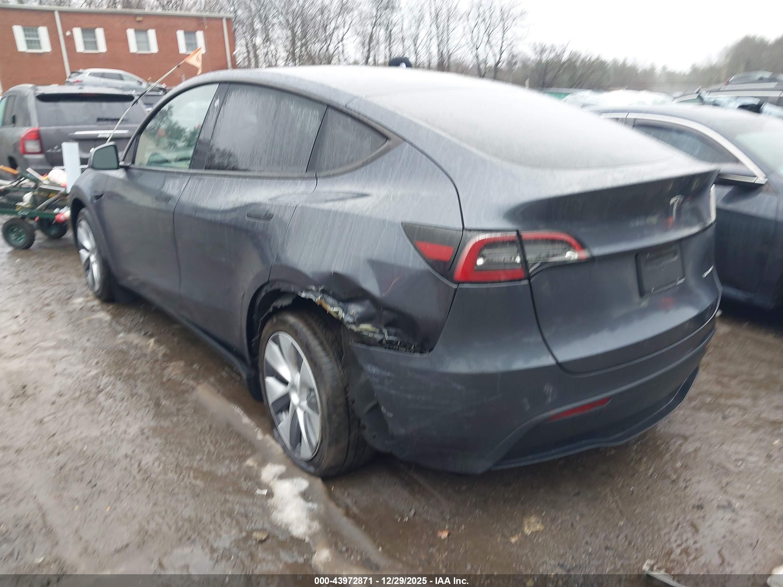 TESLA MODEL image 3