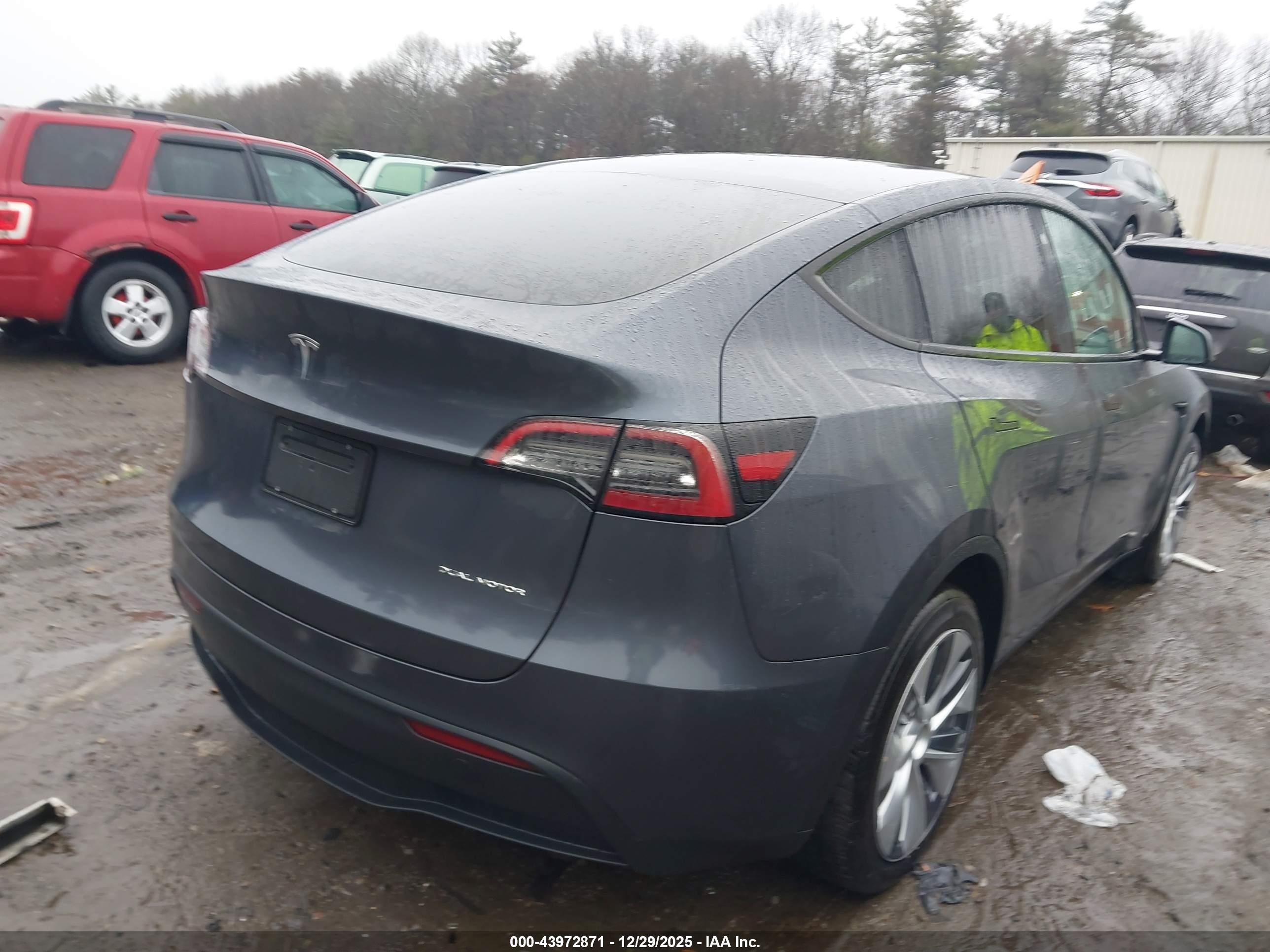 TESLA MODEL image 4