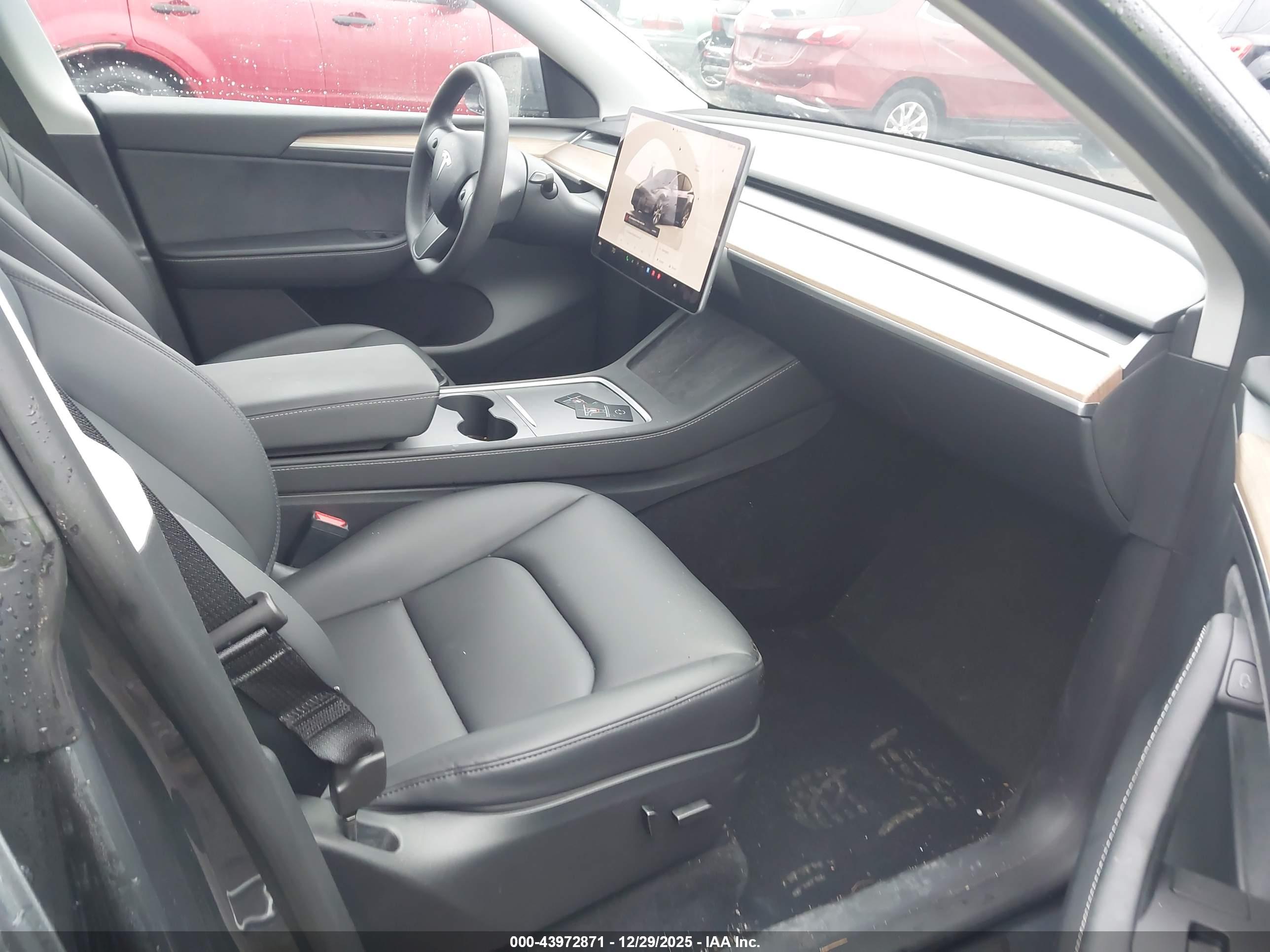 TESLA MODEL image 5
