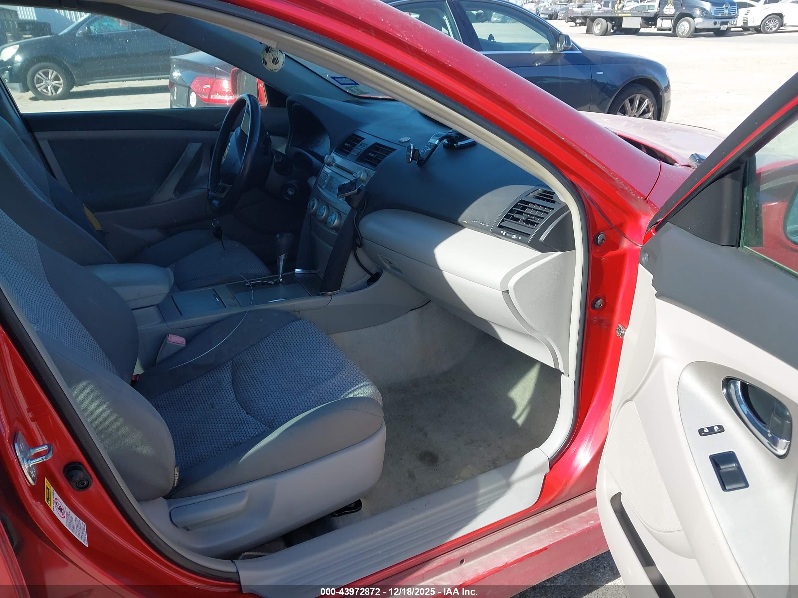 TOYOTA CAMRY image 5