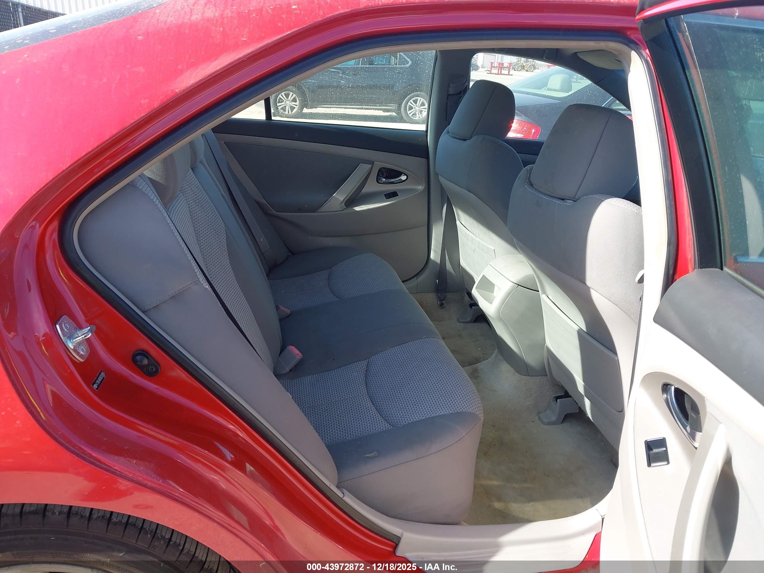 TOYOTA CAMRY image 8
