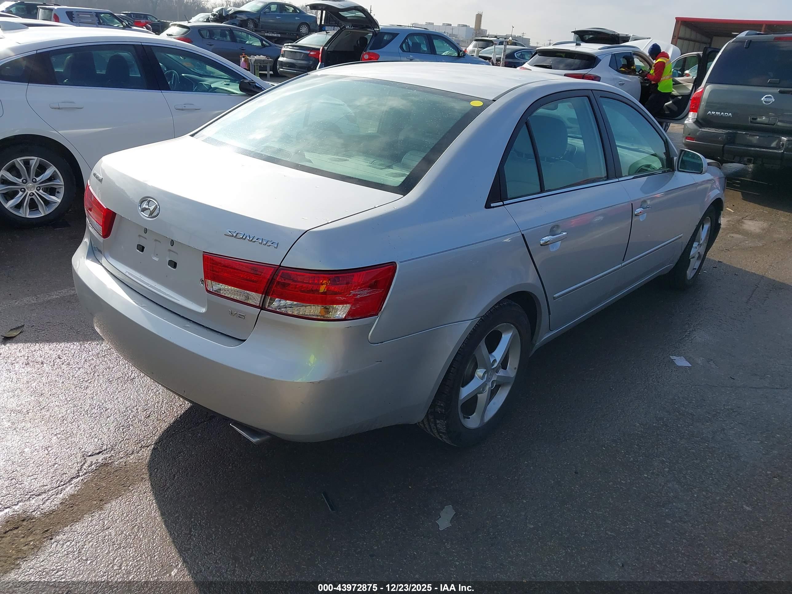 HYUNDAI SONATA image 4