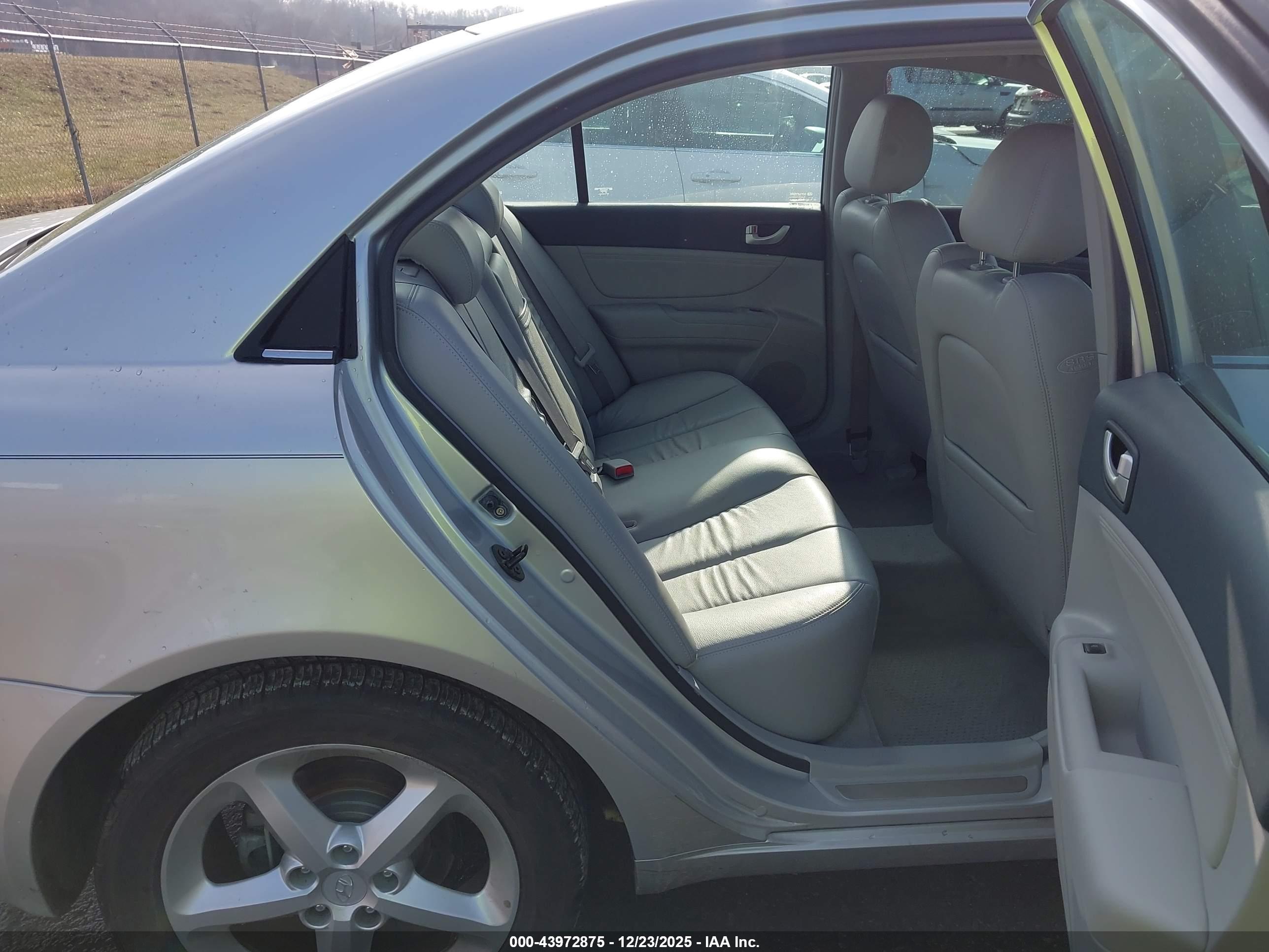 HYUNDAI SONATA image 8