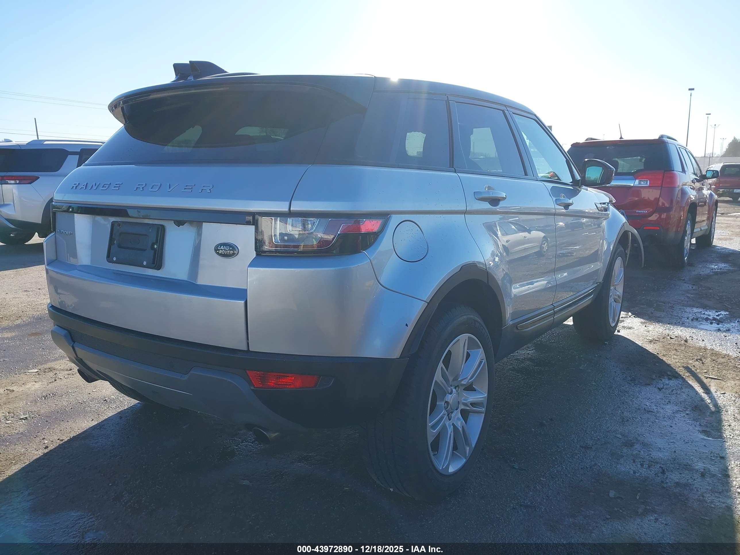 LAND ROVER image 4
