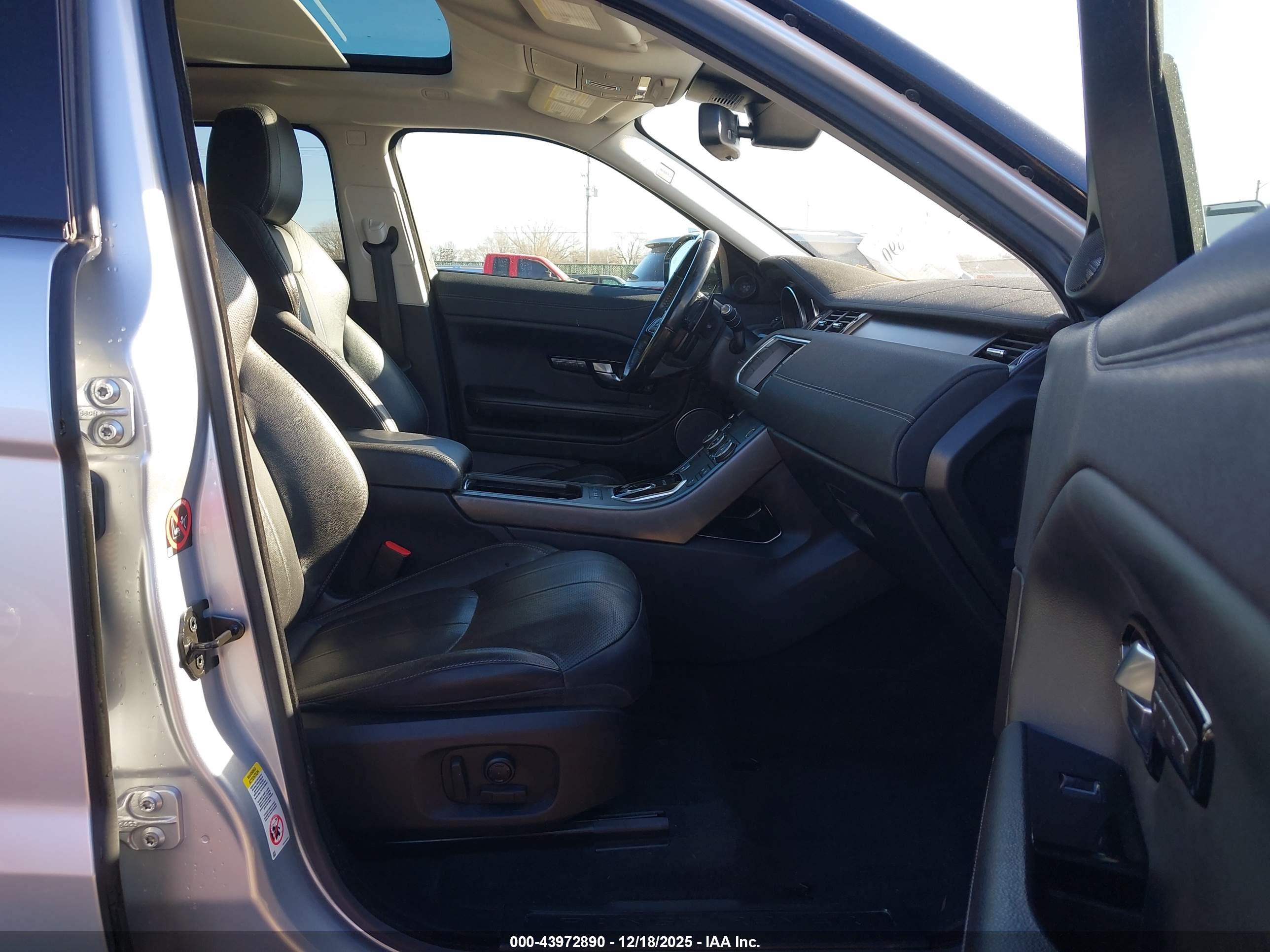 LAND ROVER image 5