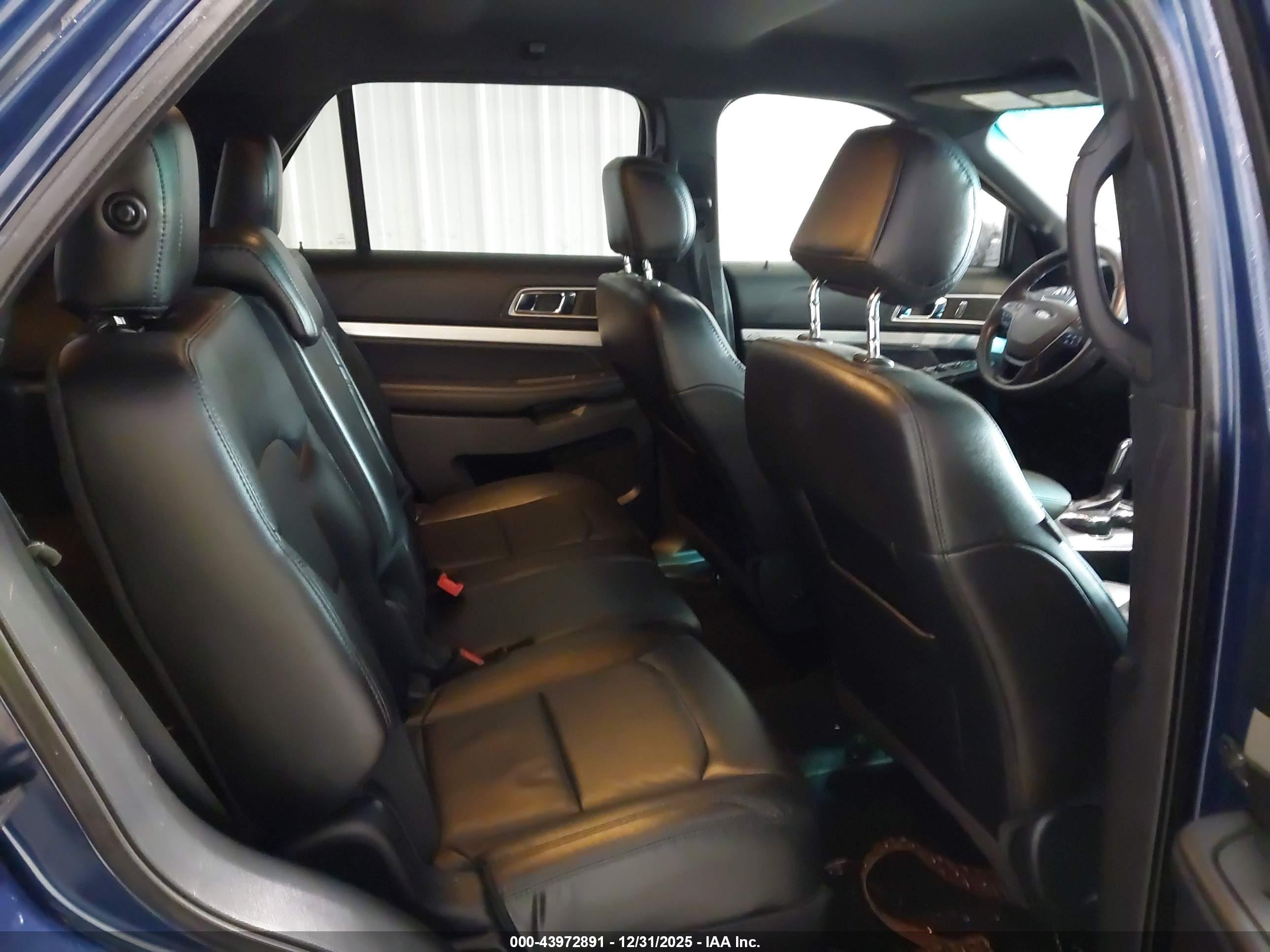 FORD EXPLORER image 8