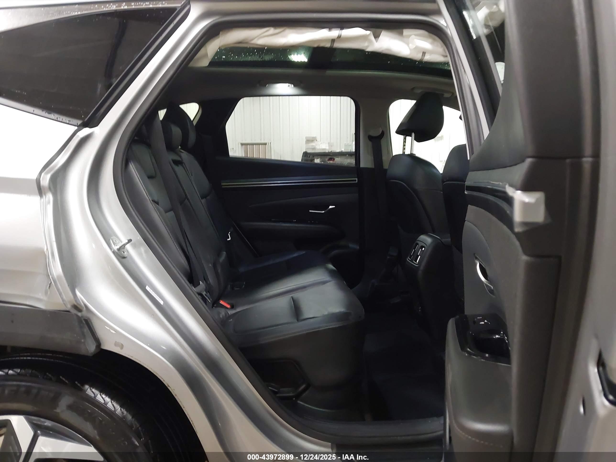 HYUNDAI TUCSON image 8