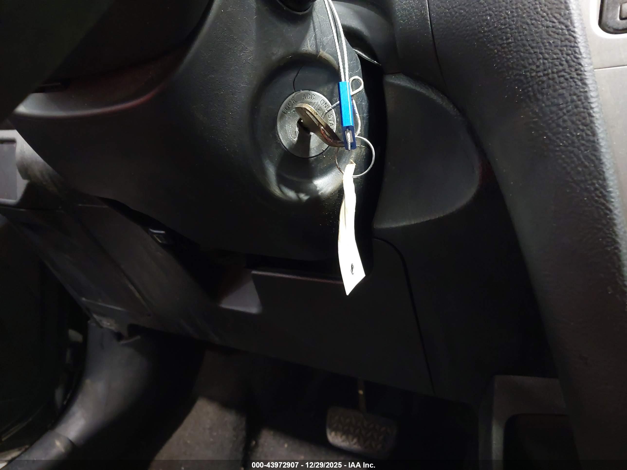 TOYOTA YARIS image 11