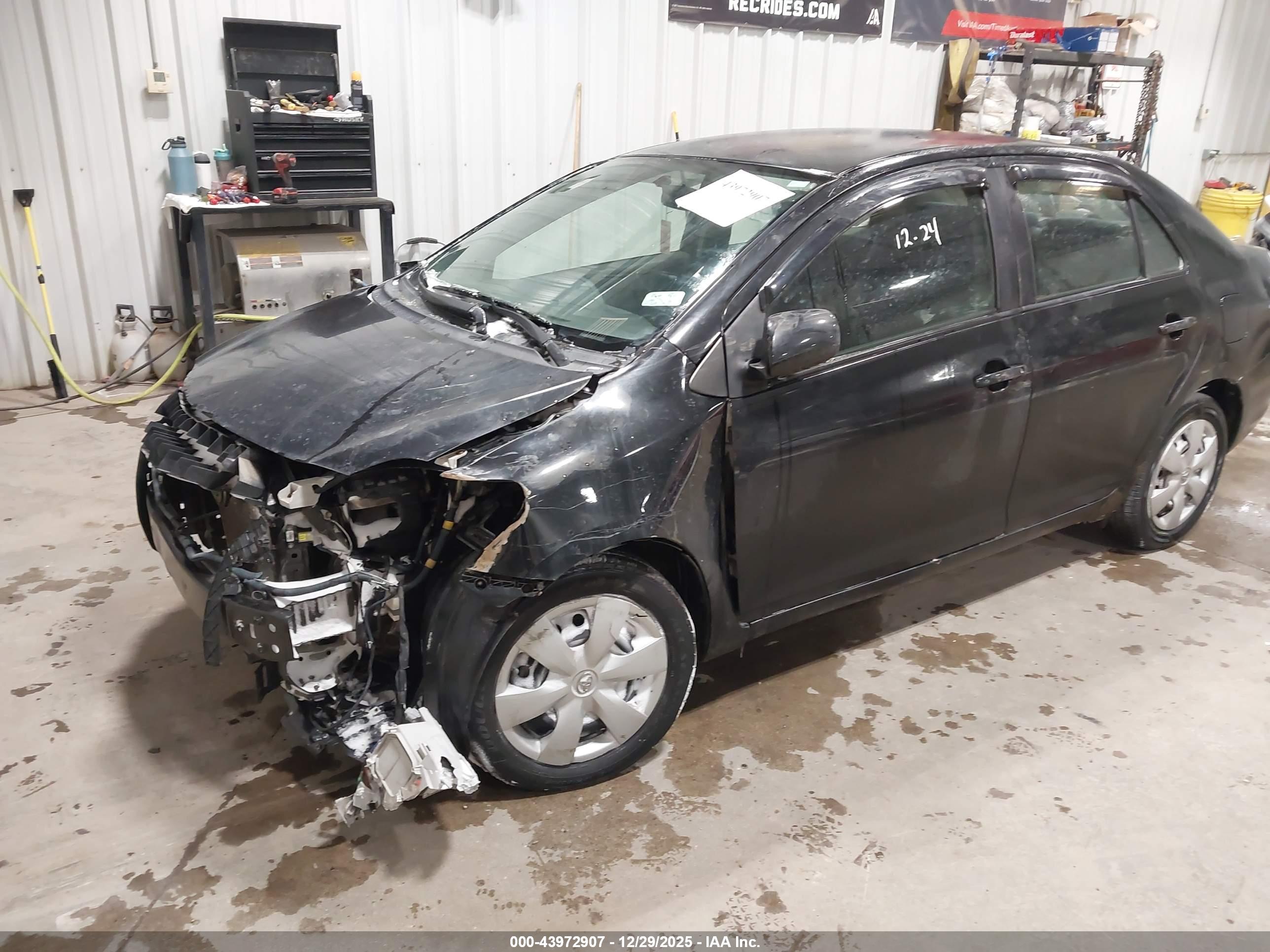 TOYOTA YARIS image 2