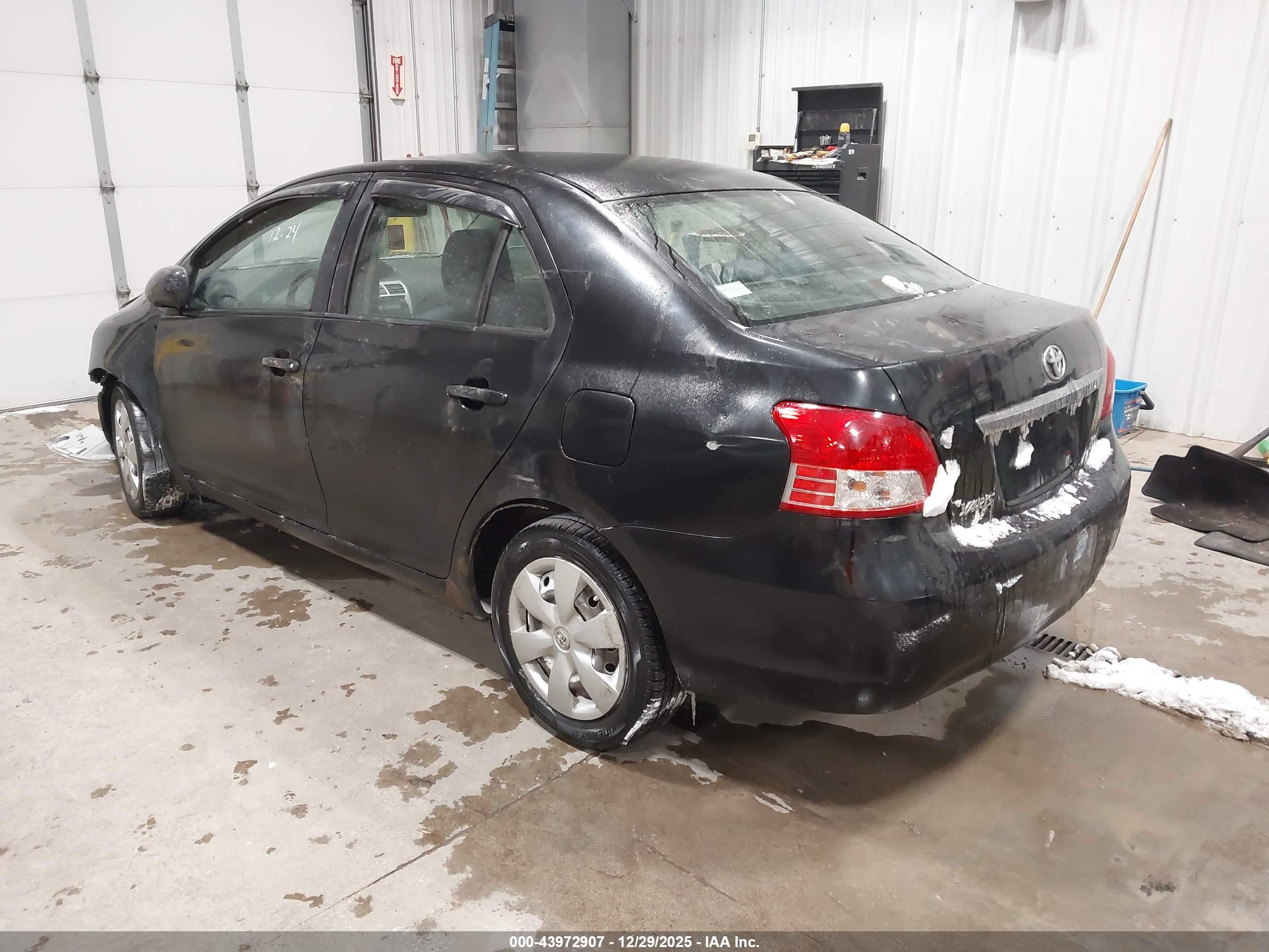 TOYOTA YARIS image 3