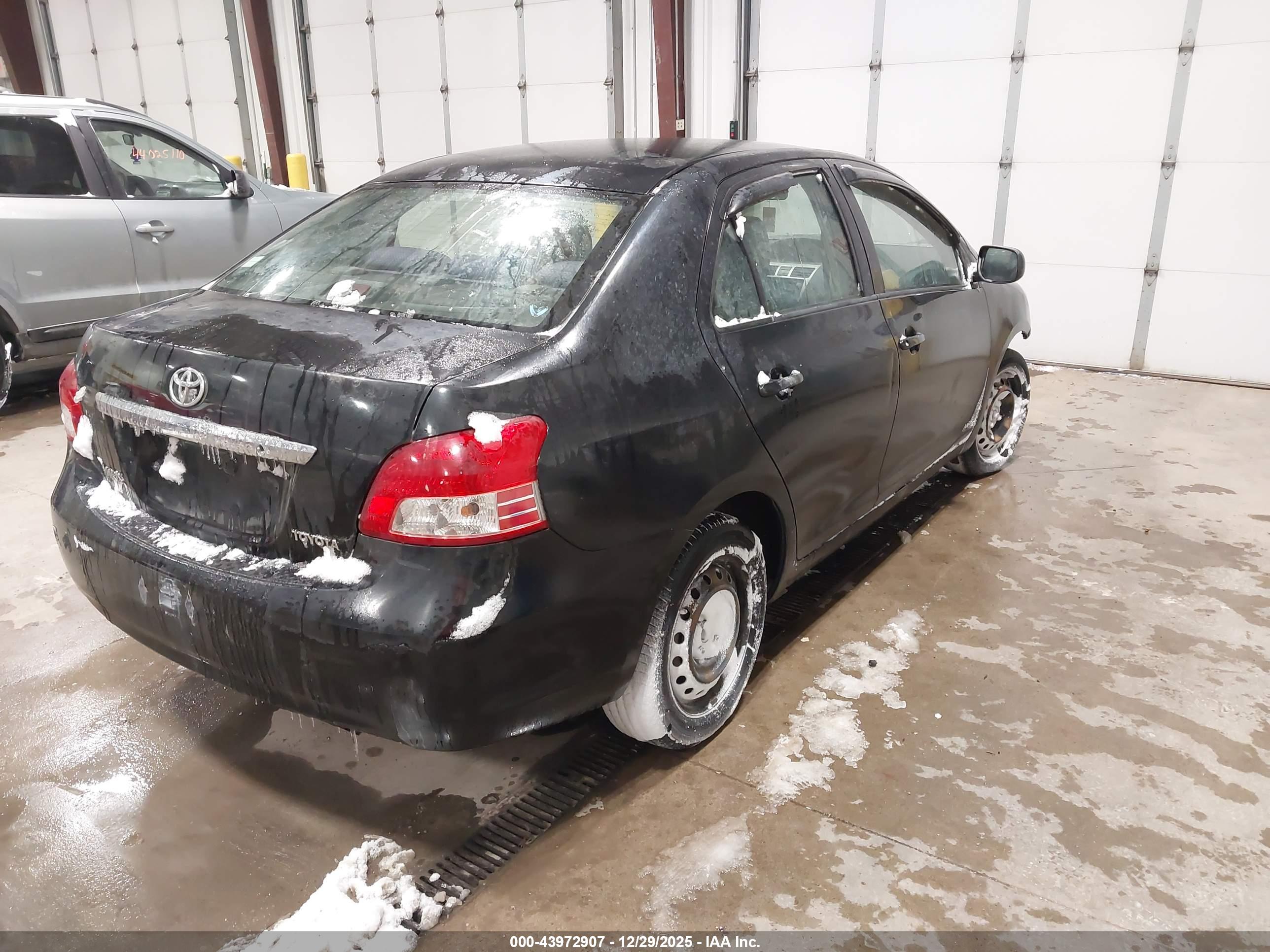 TOYOTA YARIS image 4