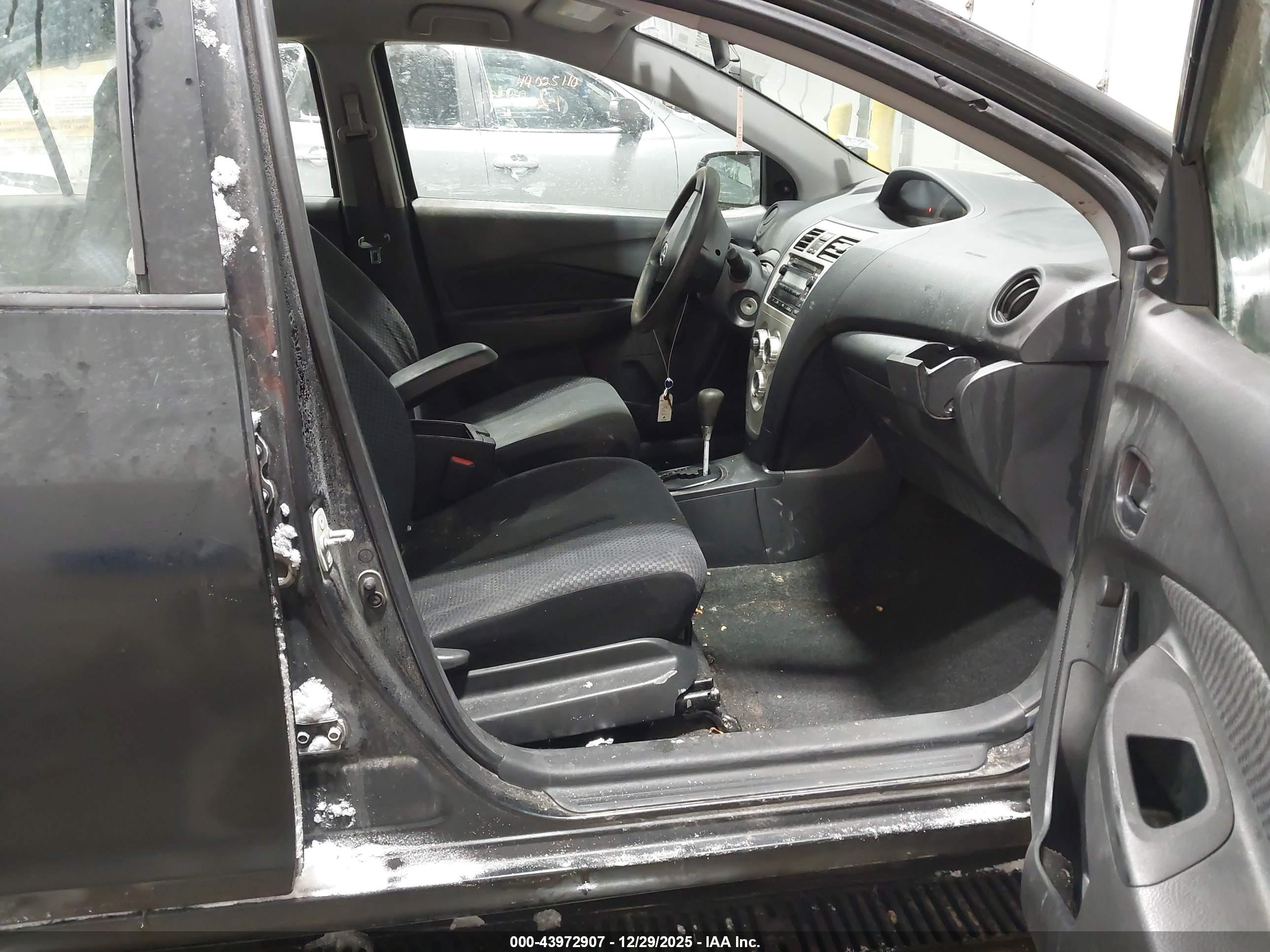 TOYOTA YARIS image 5