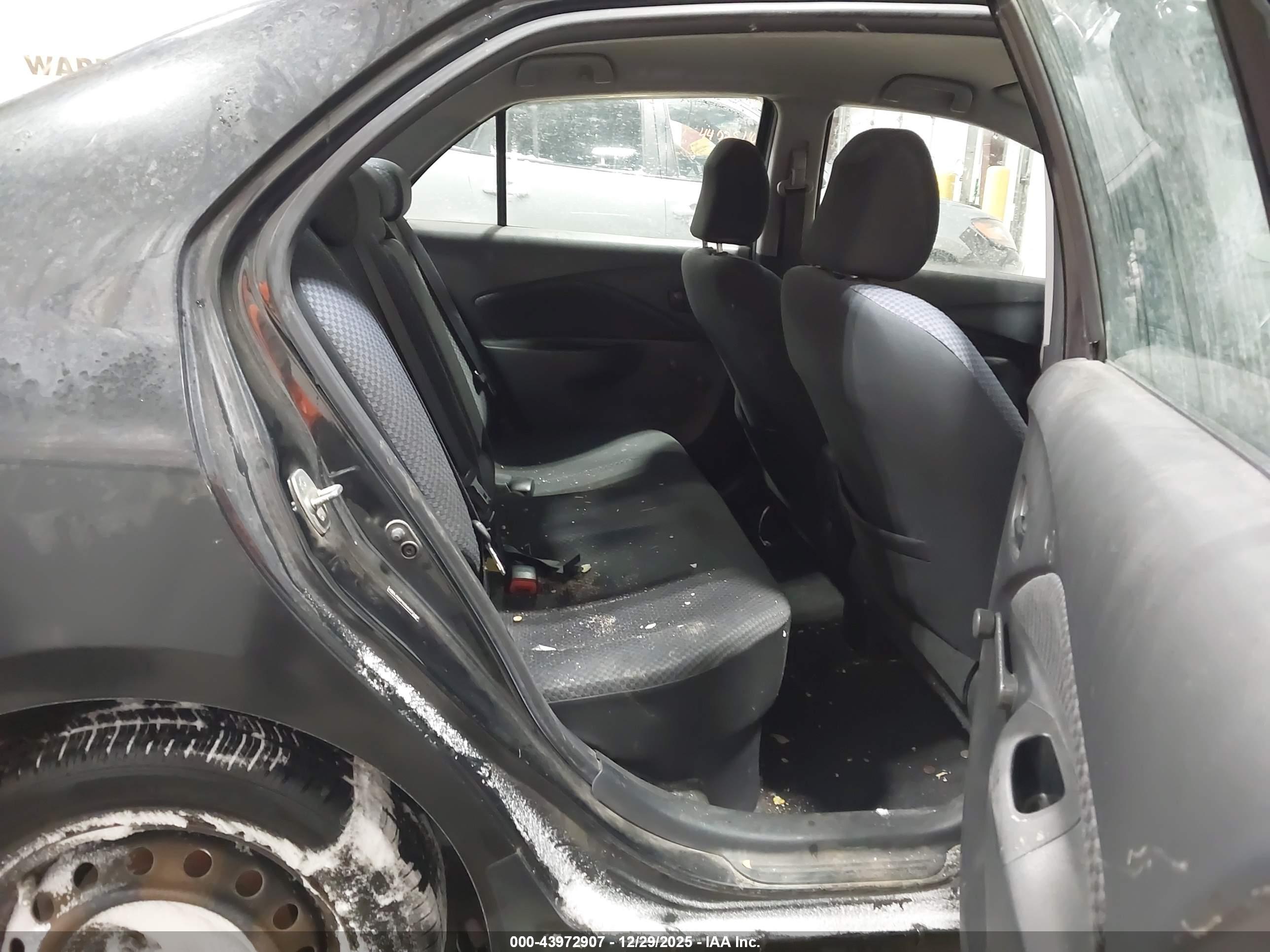 TOYOTA YARIS image 8