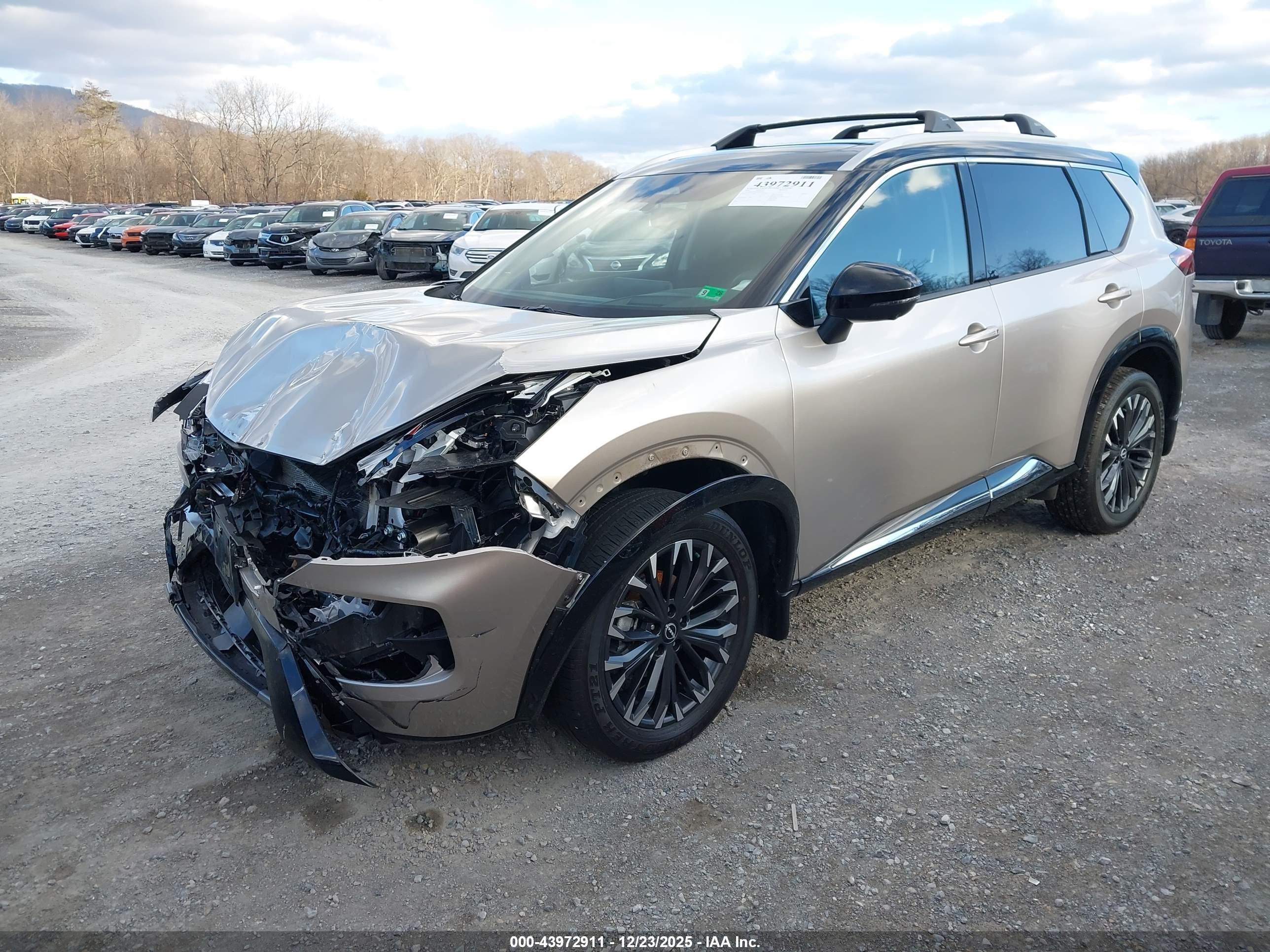 NISSAN ROGUE image 2