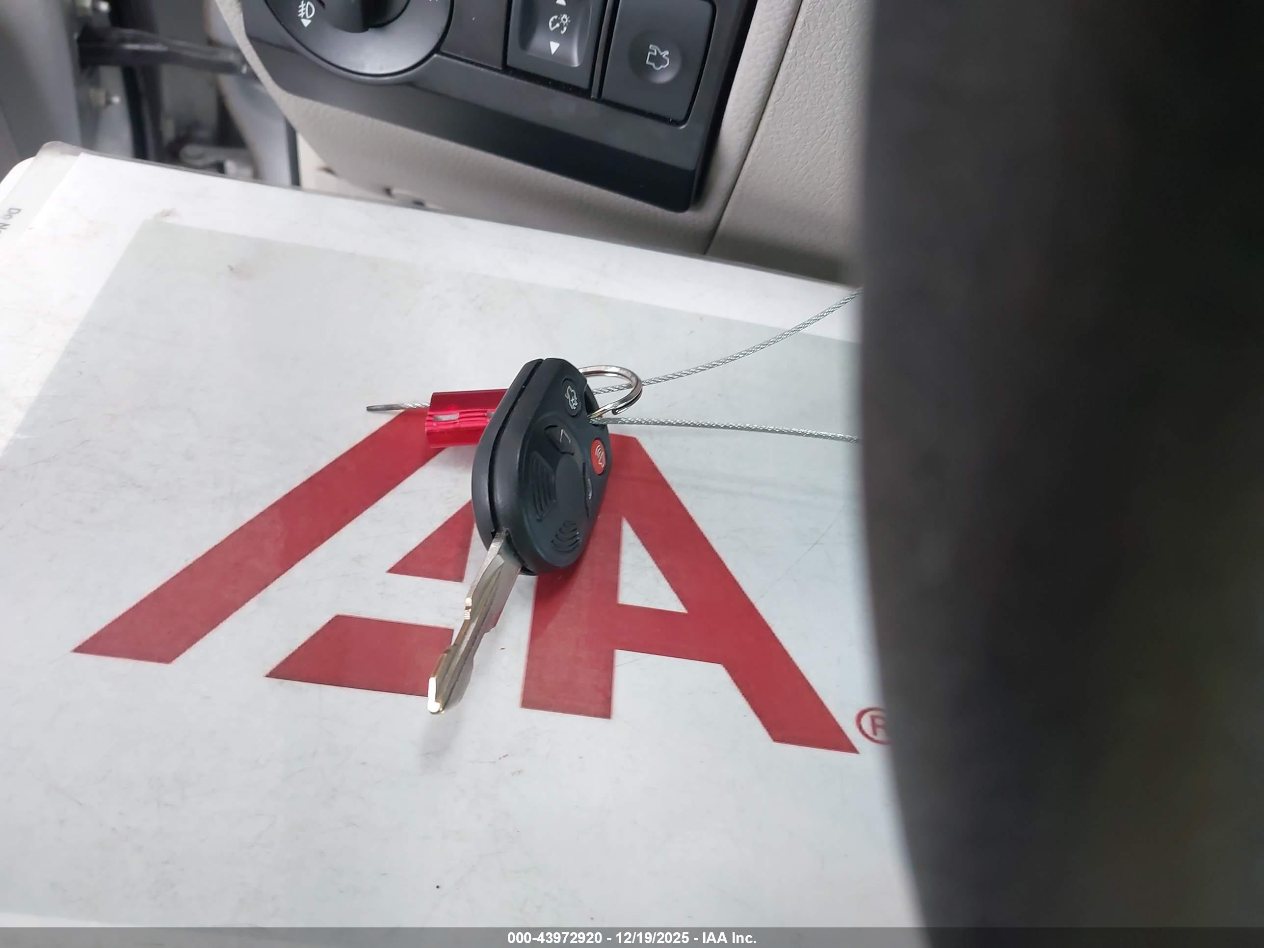 FORD FUSION image 11
