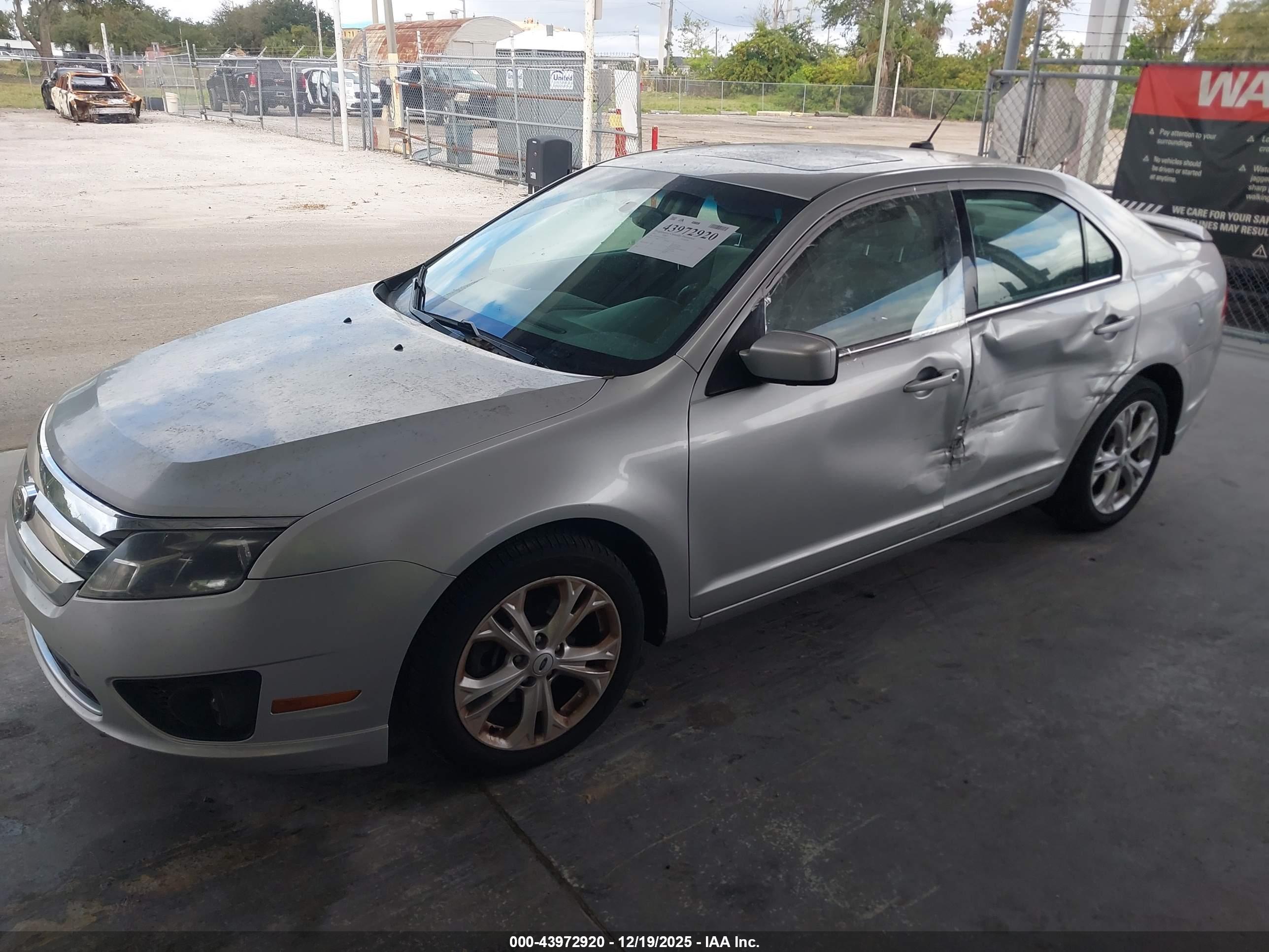 FORD FUSION image 2