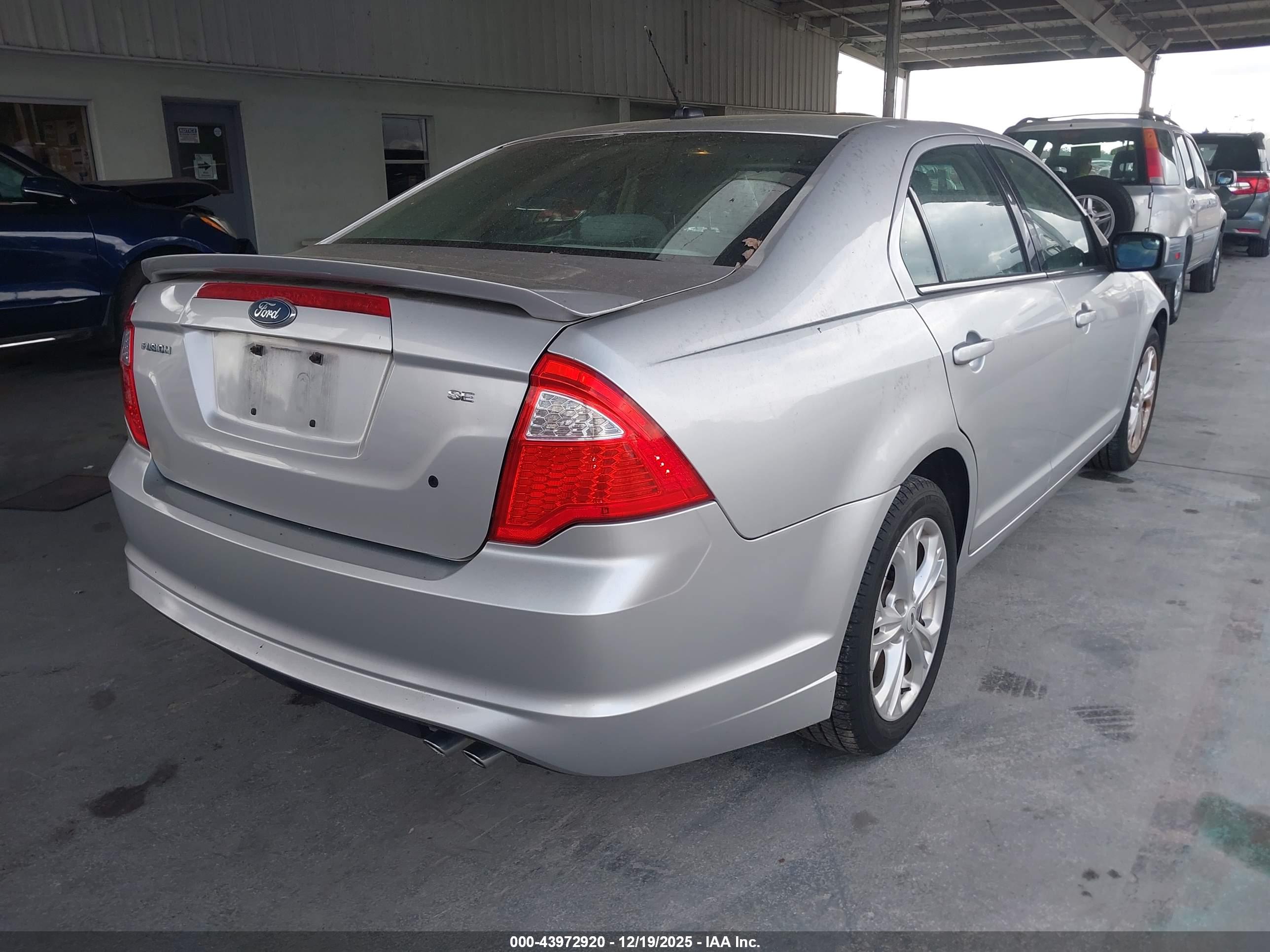 FORD FUSION image 4