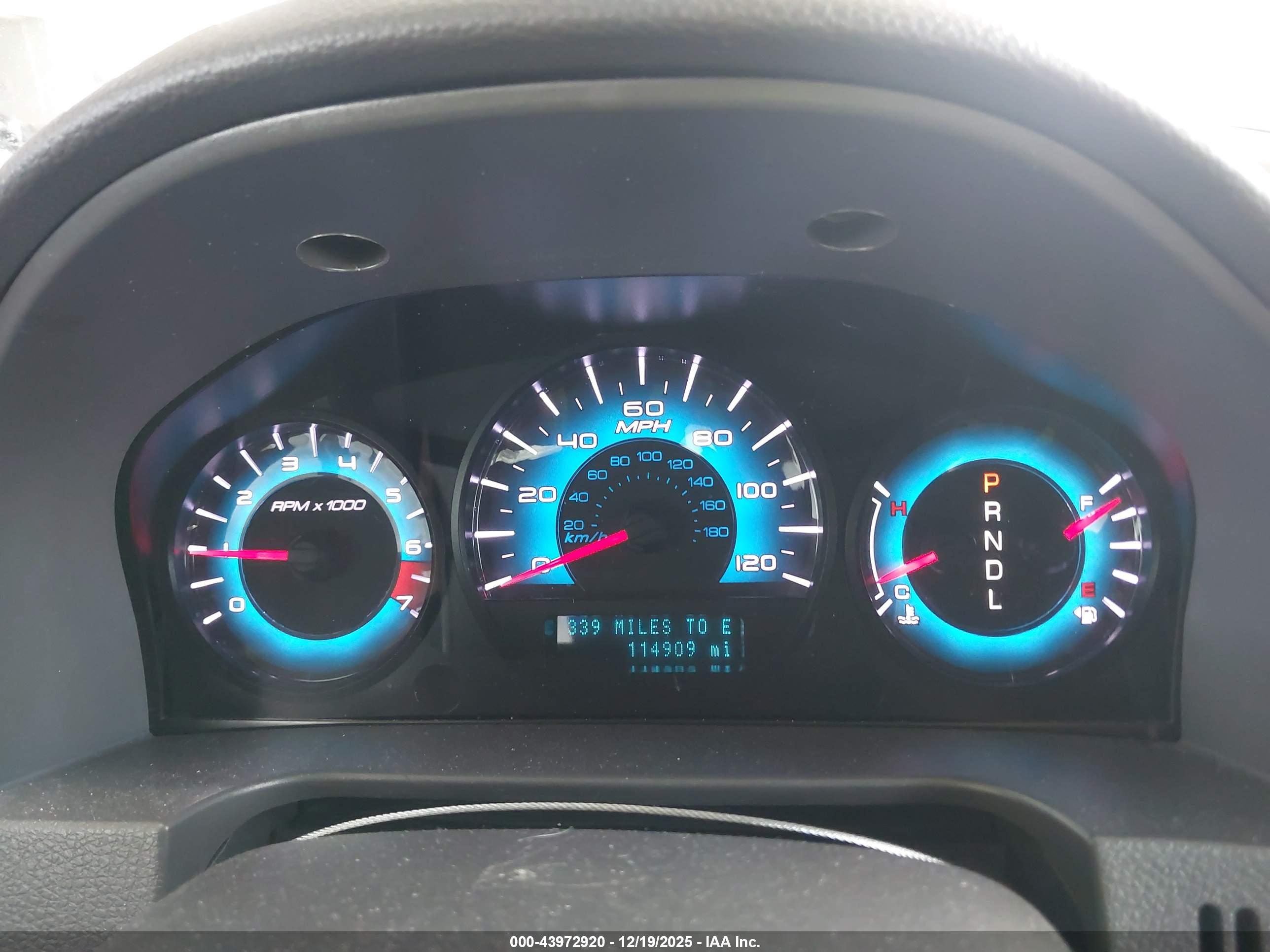 FORD FUSION image 7