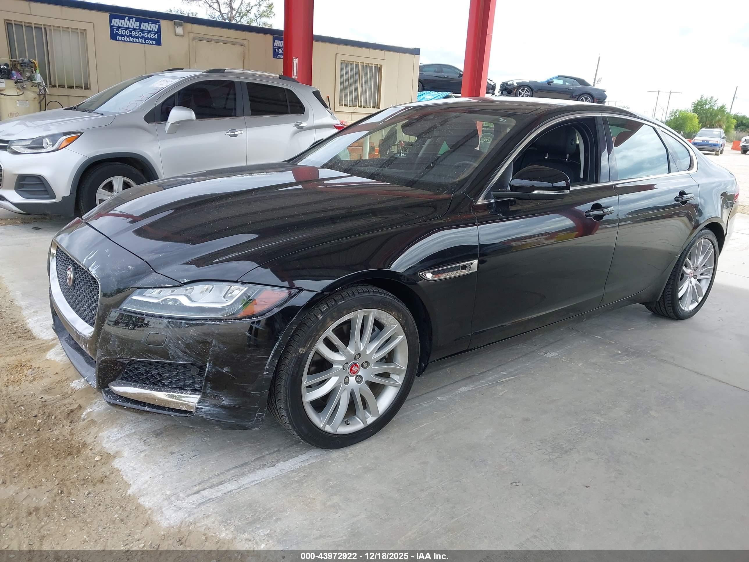 JAGUAR XF image 2