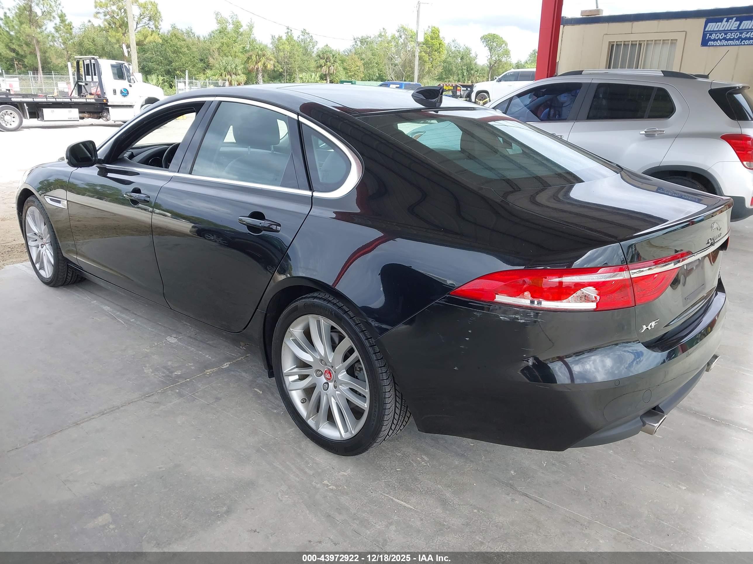 JAGUAR XF image 3