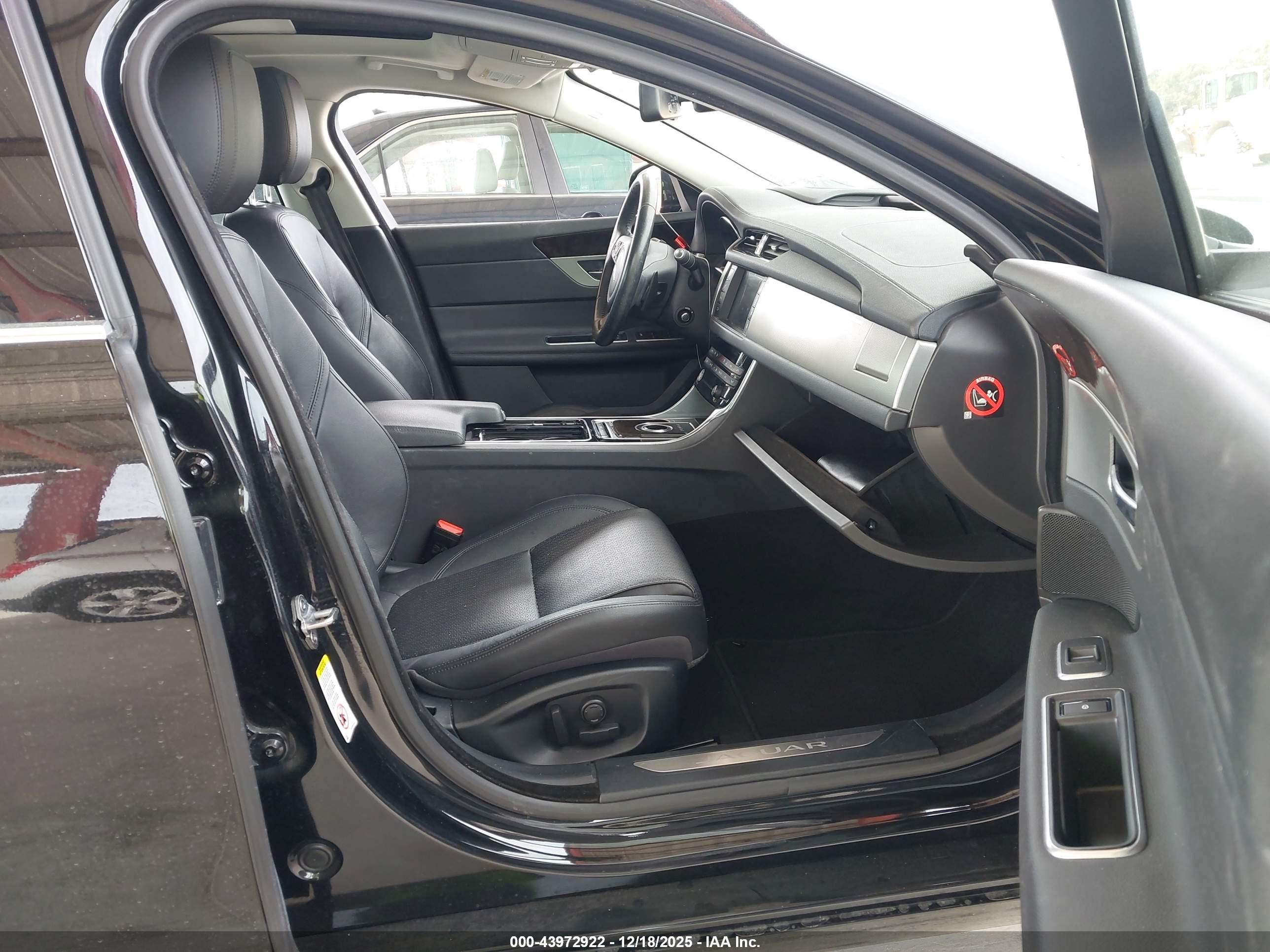 JAGUAR XF image 5