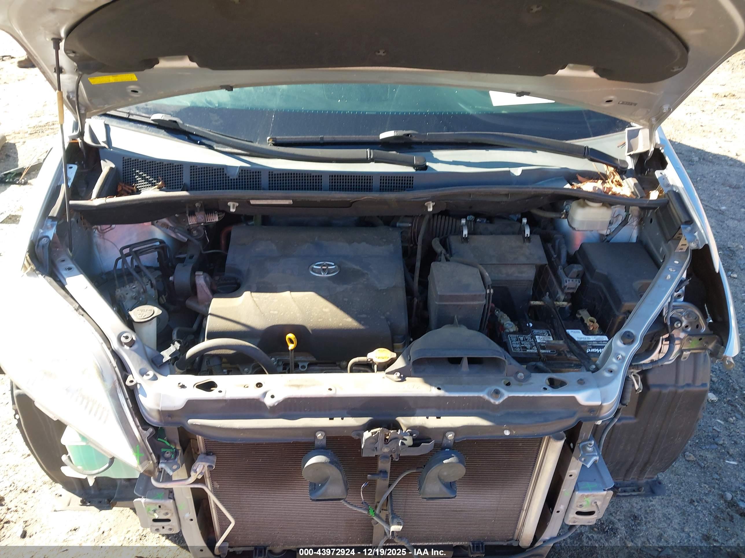 TOYOTA SIENNA image 10