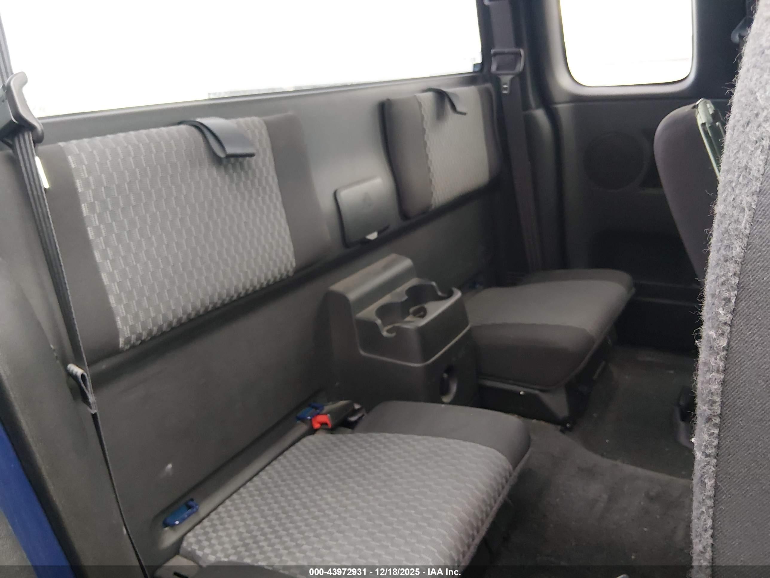 CHEVROLET COLORADO image 8