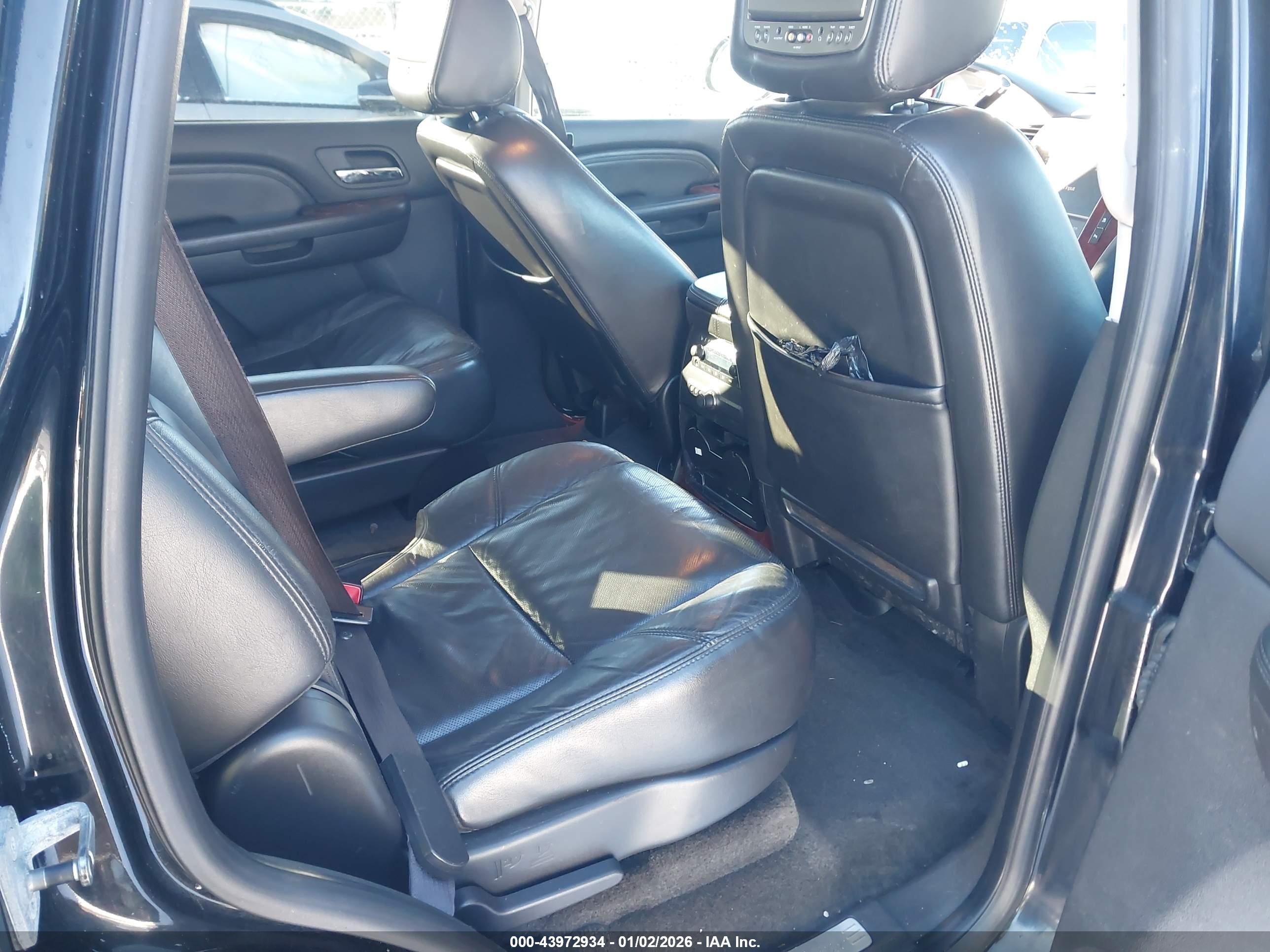 CADILLAC ESCALADE image 8