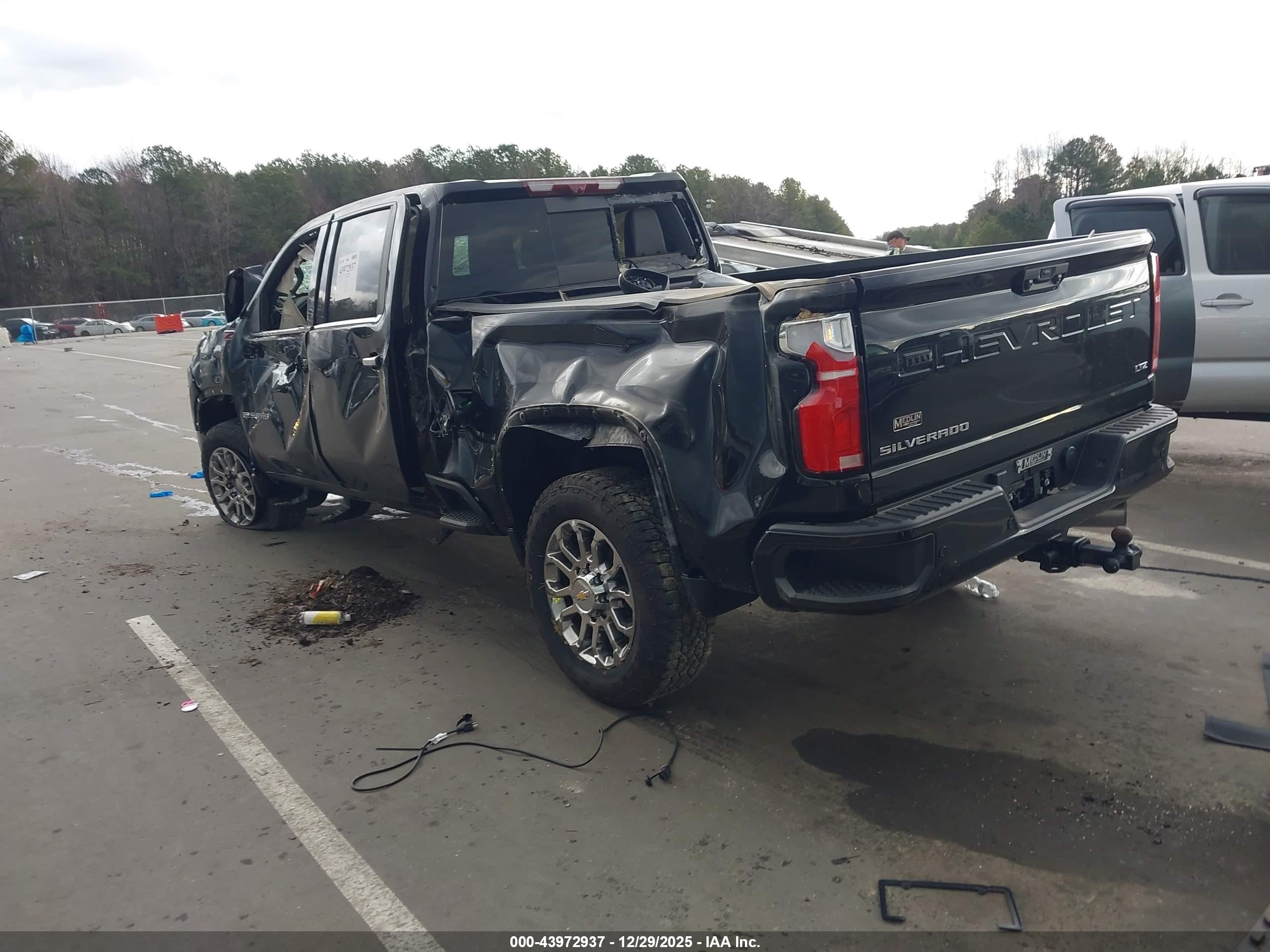 CHEVROLET SILVERADO image 3