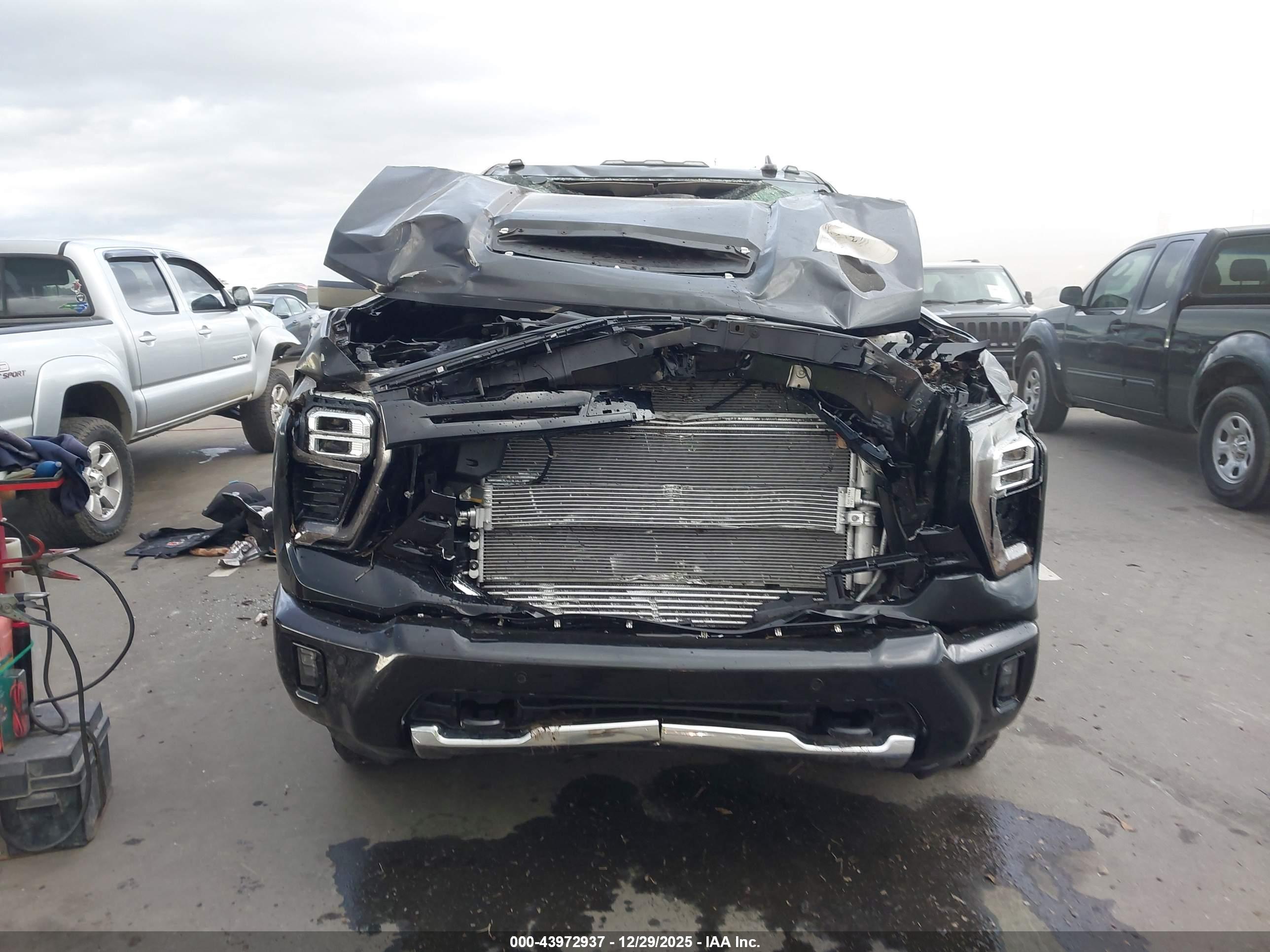 CHEVROLET SILVERADO image 6