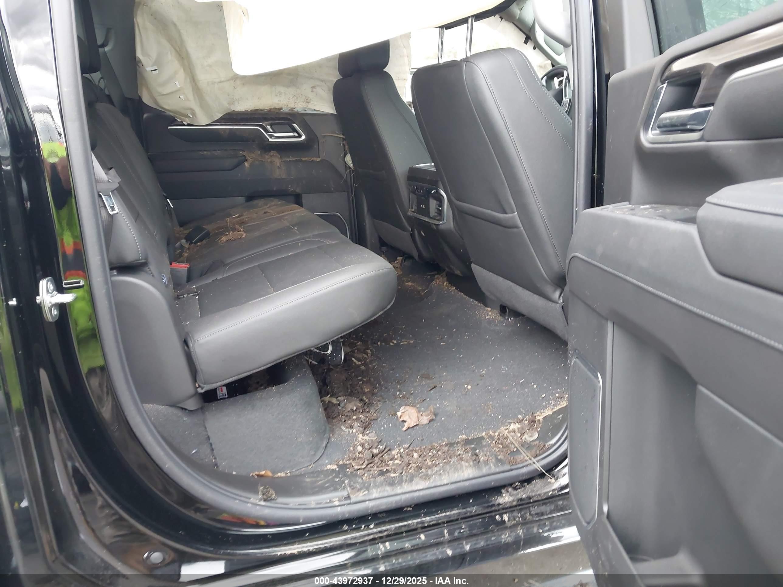 CHEVROLET SILVERADO image 8
