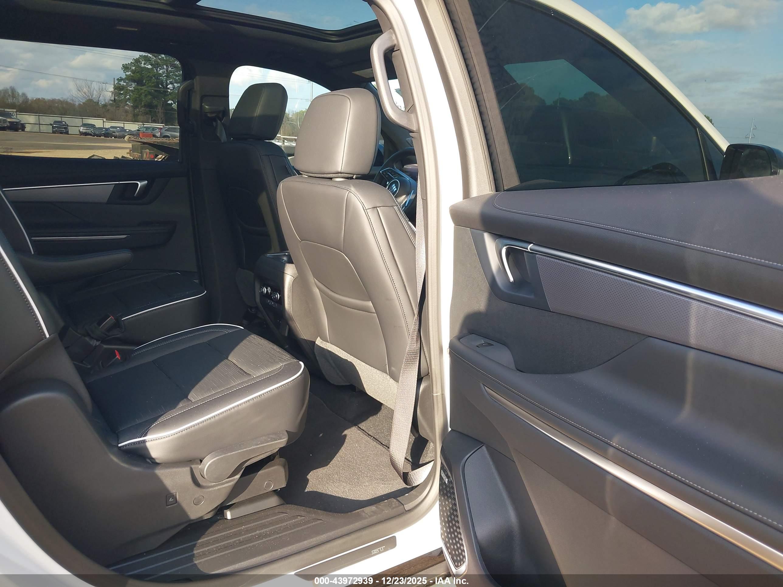 BUICK ENCLAVE image 8