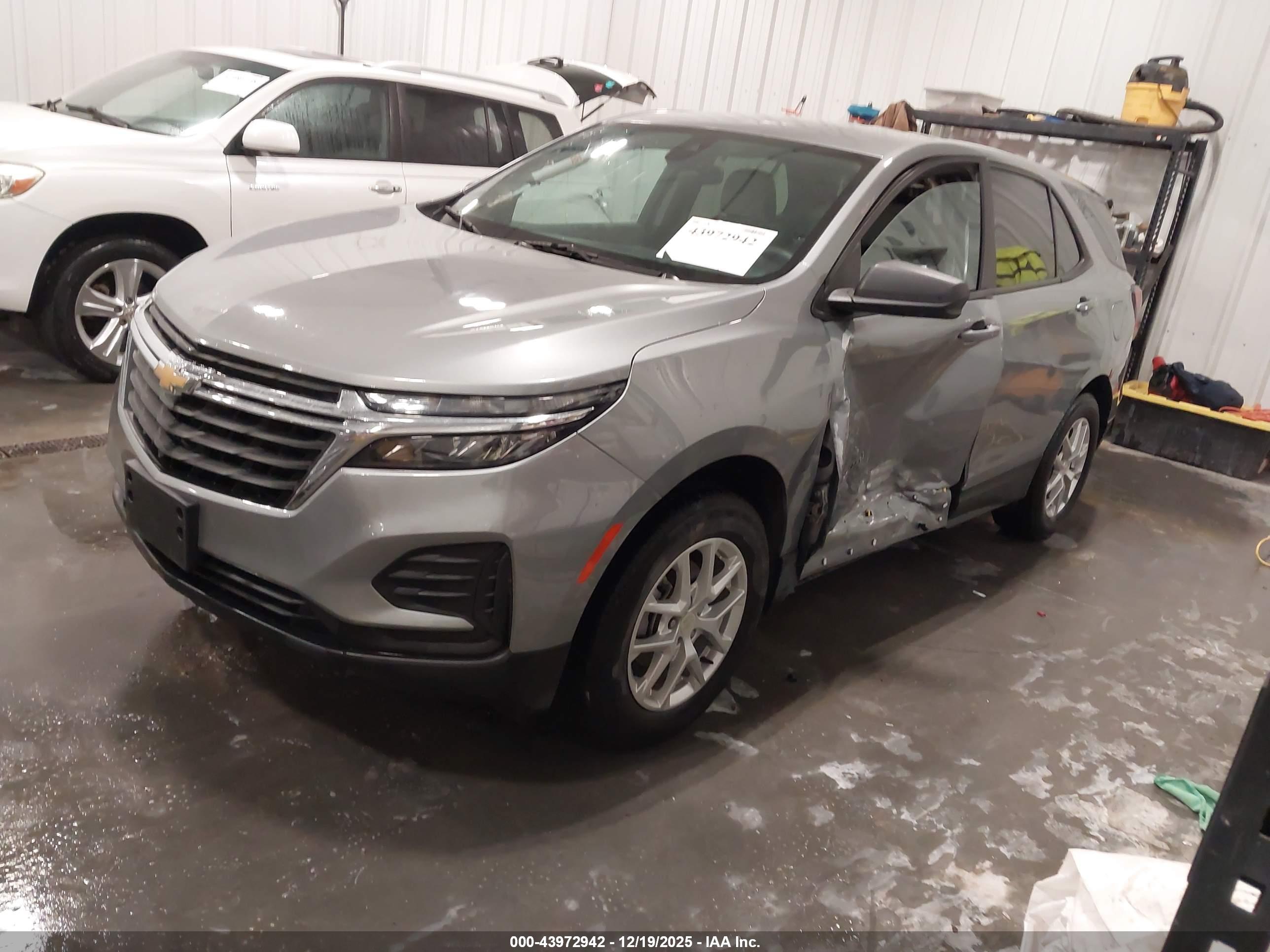 CHEVROLET EQUINOX image 2