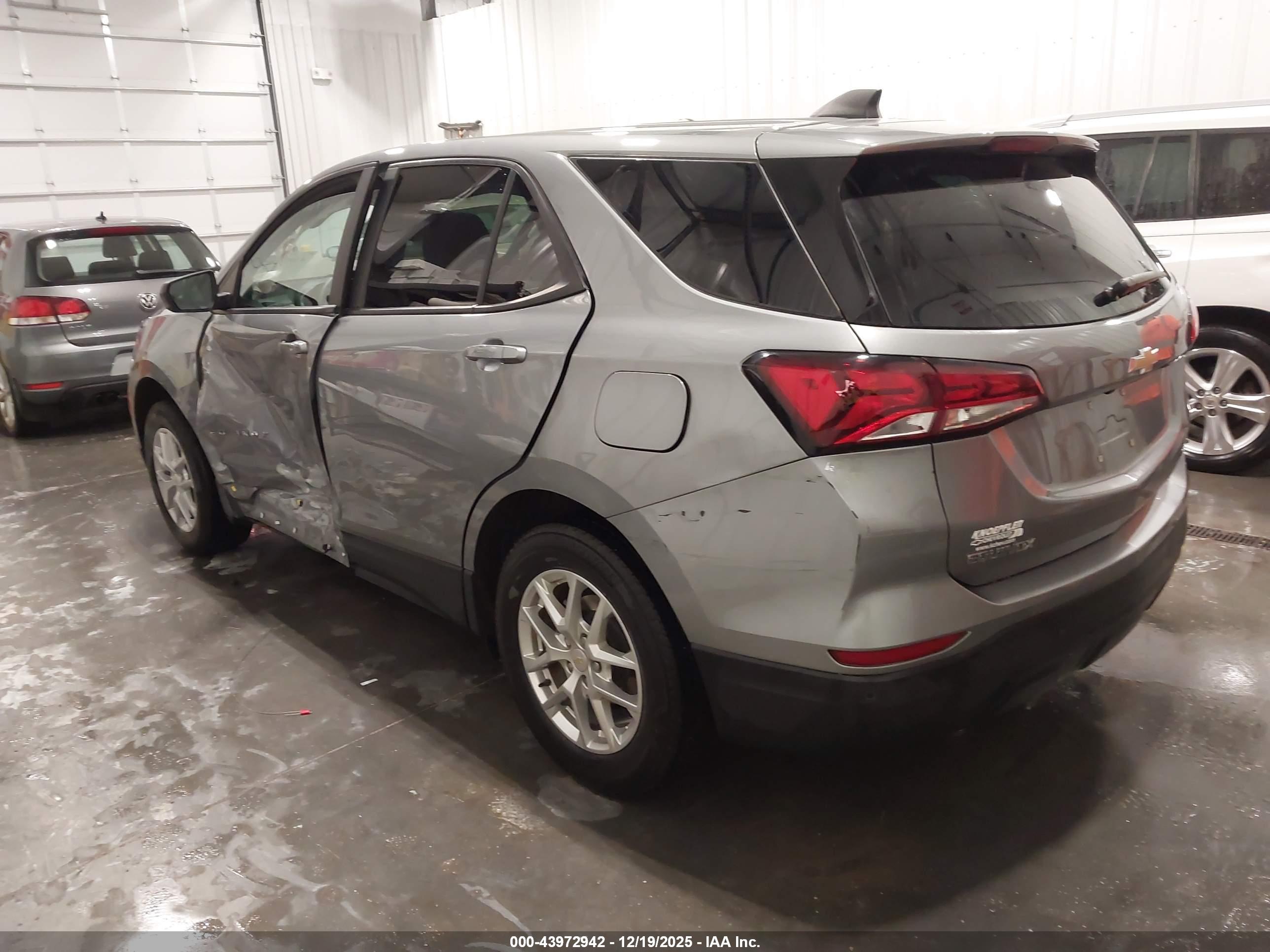 CHEVROLET EQUINOX image 3