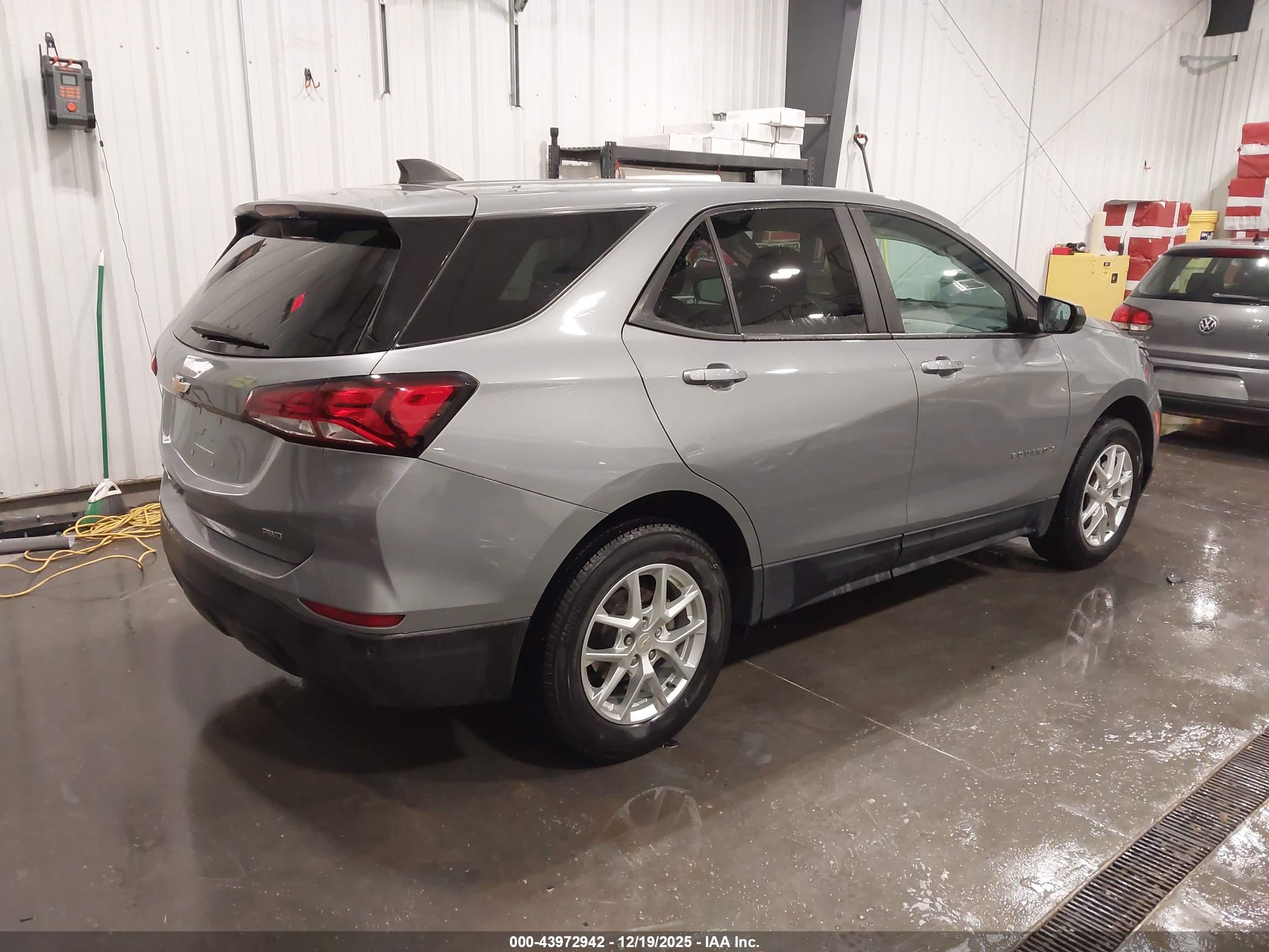 CHEVROLET EQUINOX image 4
