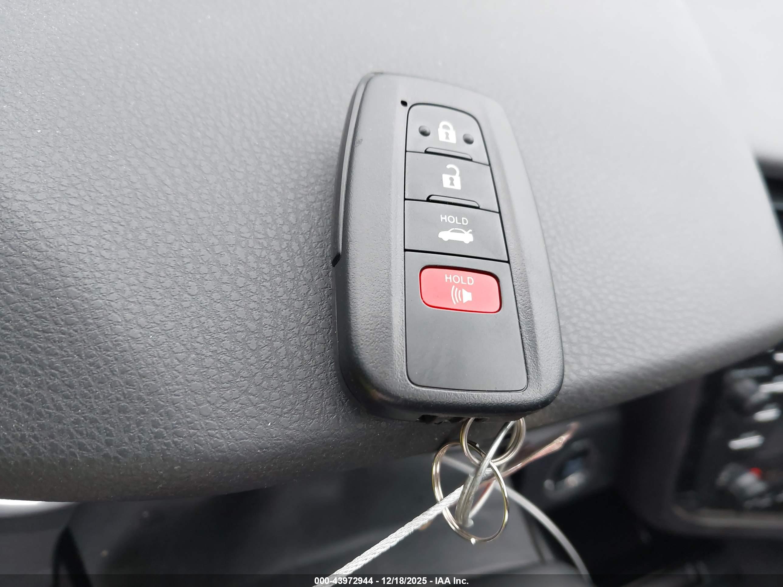 TOYOTA CAMRY image 11