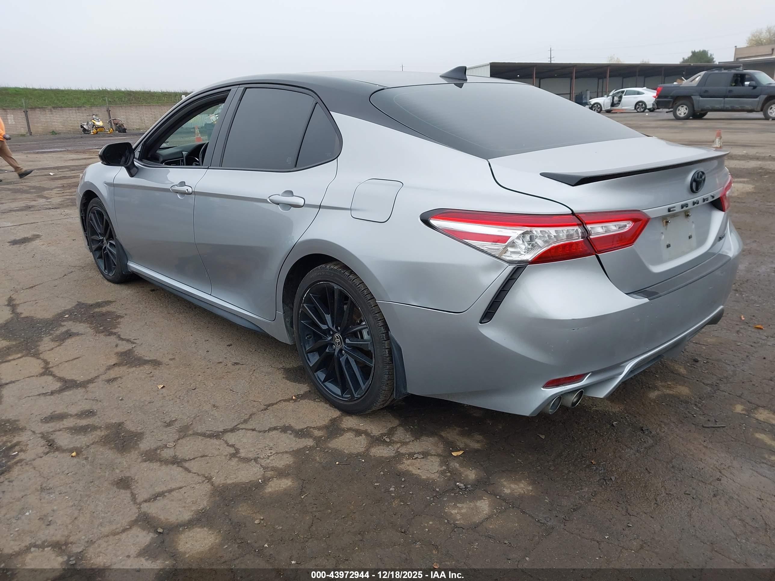 TOYOTA CAMRY image 3