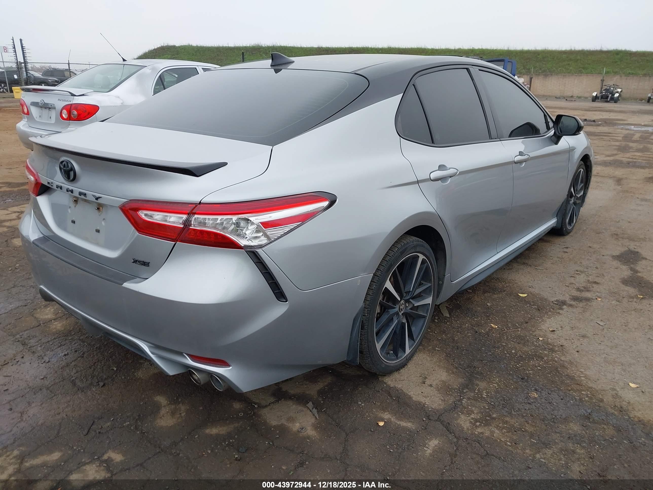 TOYOTA CAMRY image 4