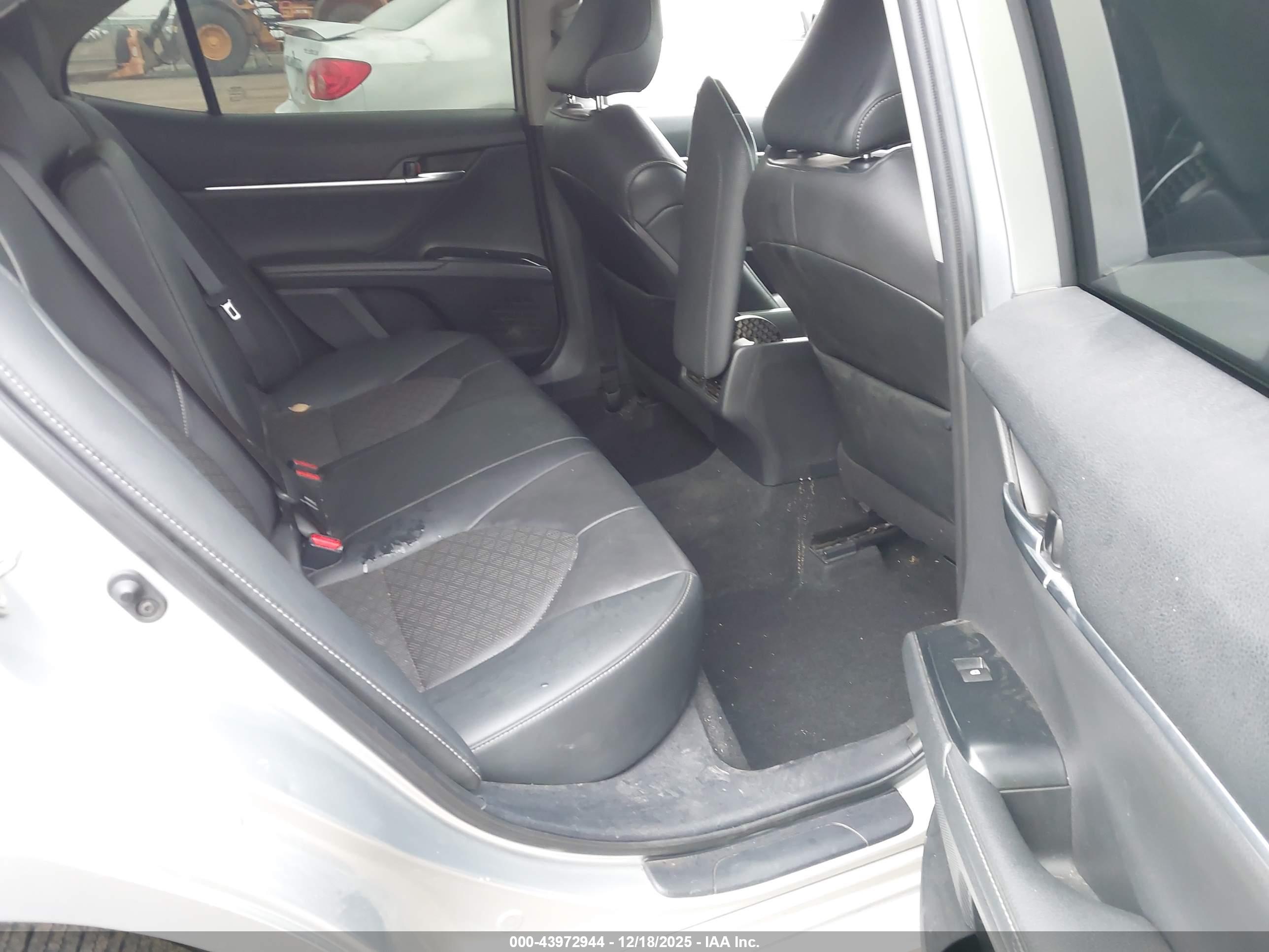TOYOTA CAMRY image 8