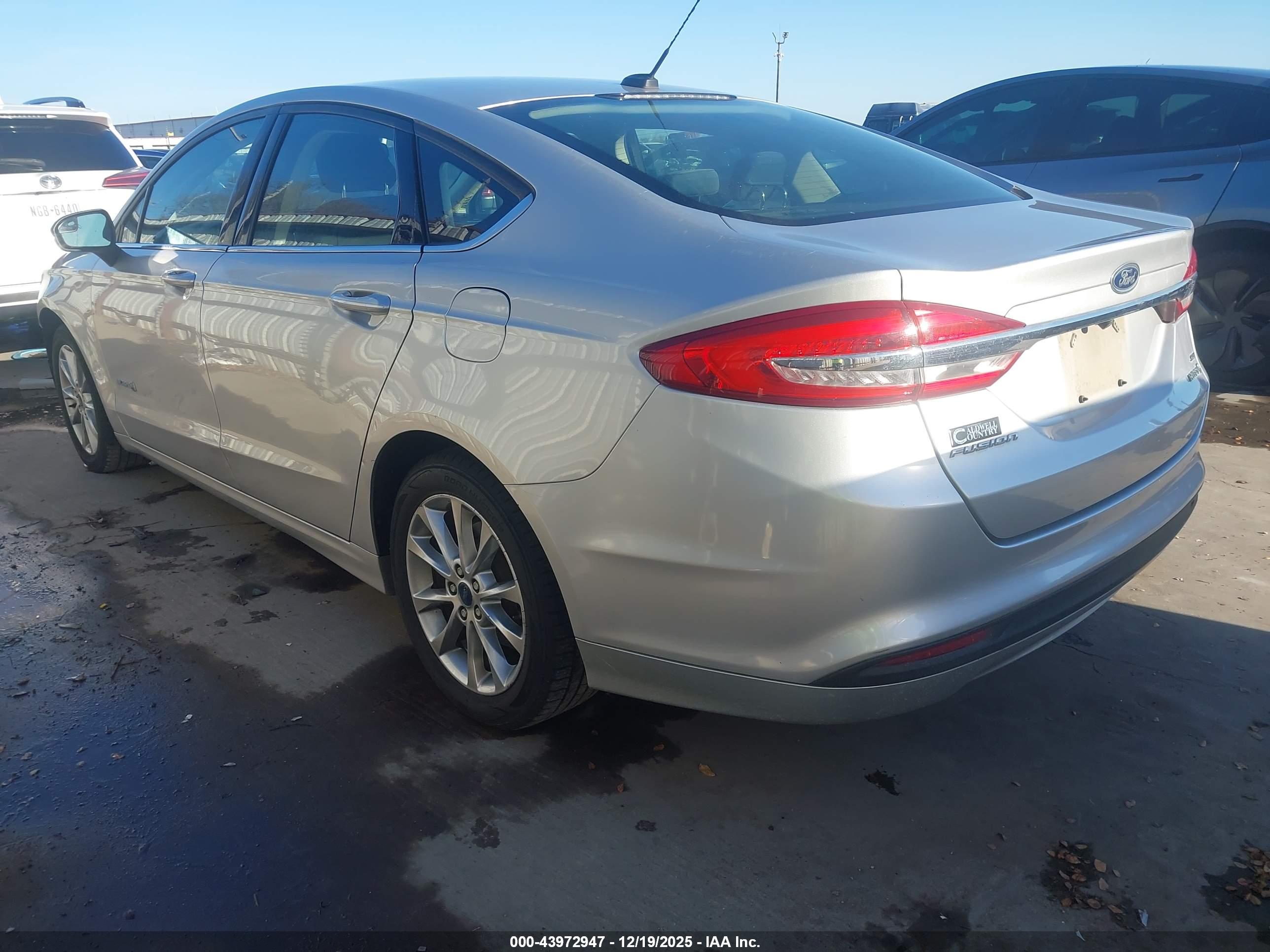 FORD FUSION image 3