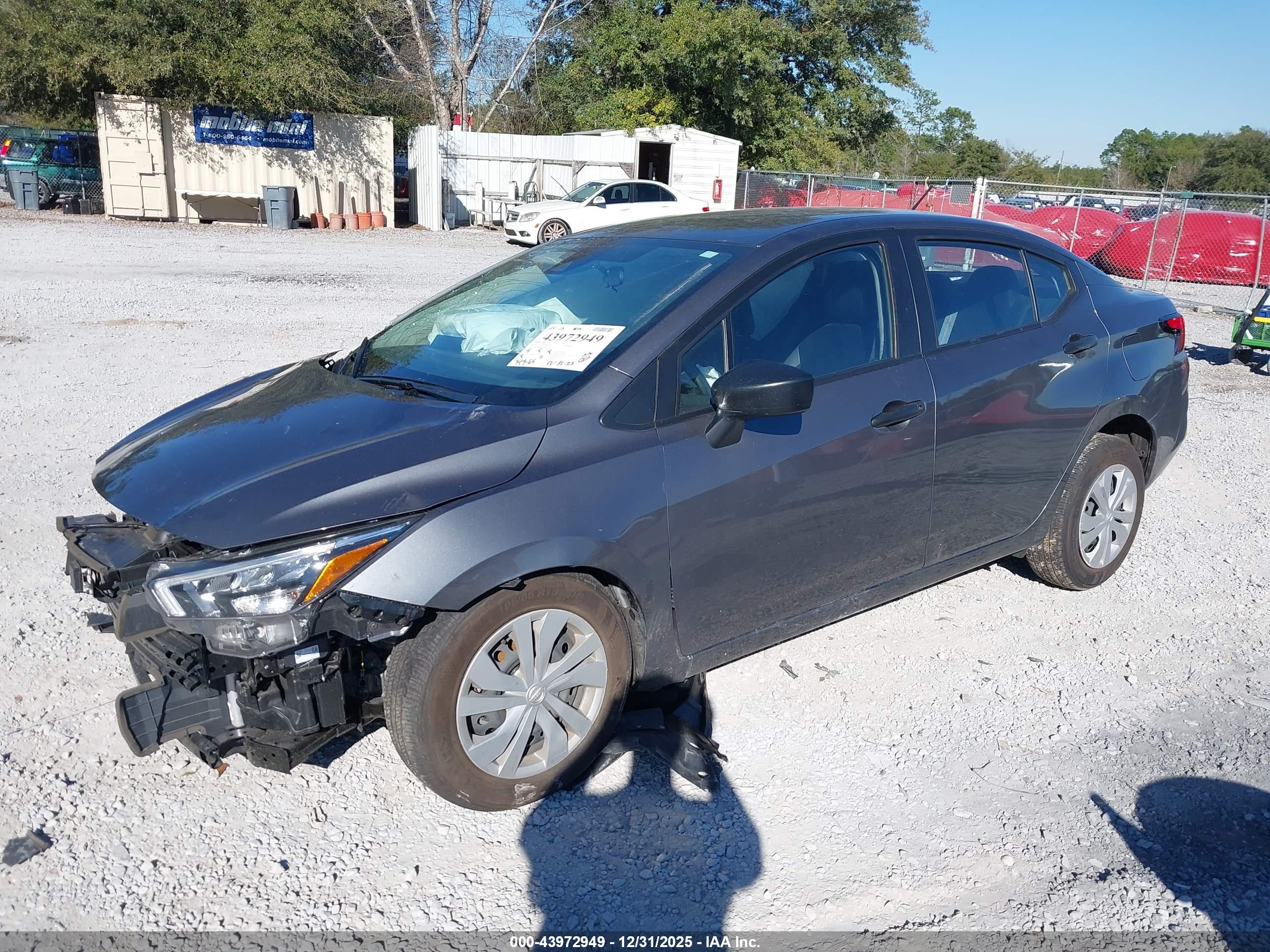 NISSAN VERSA image 2