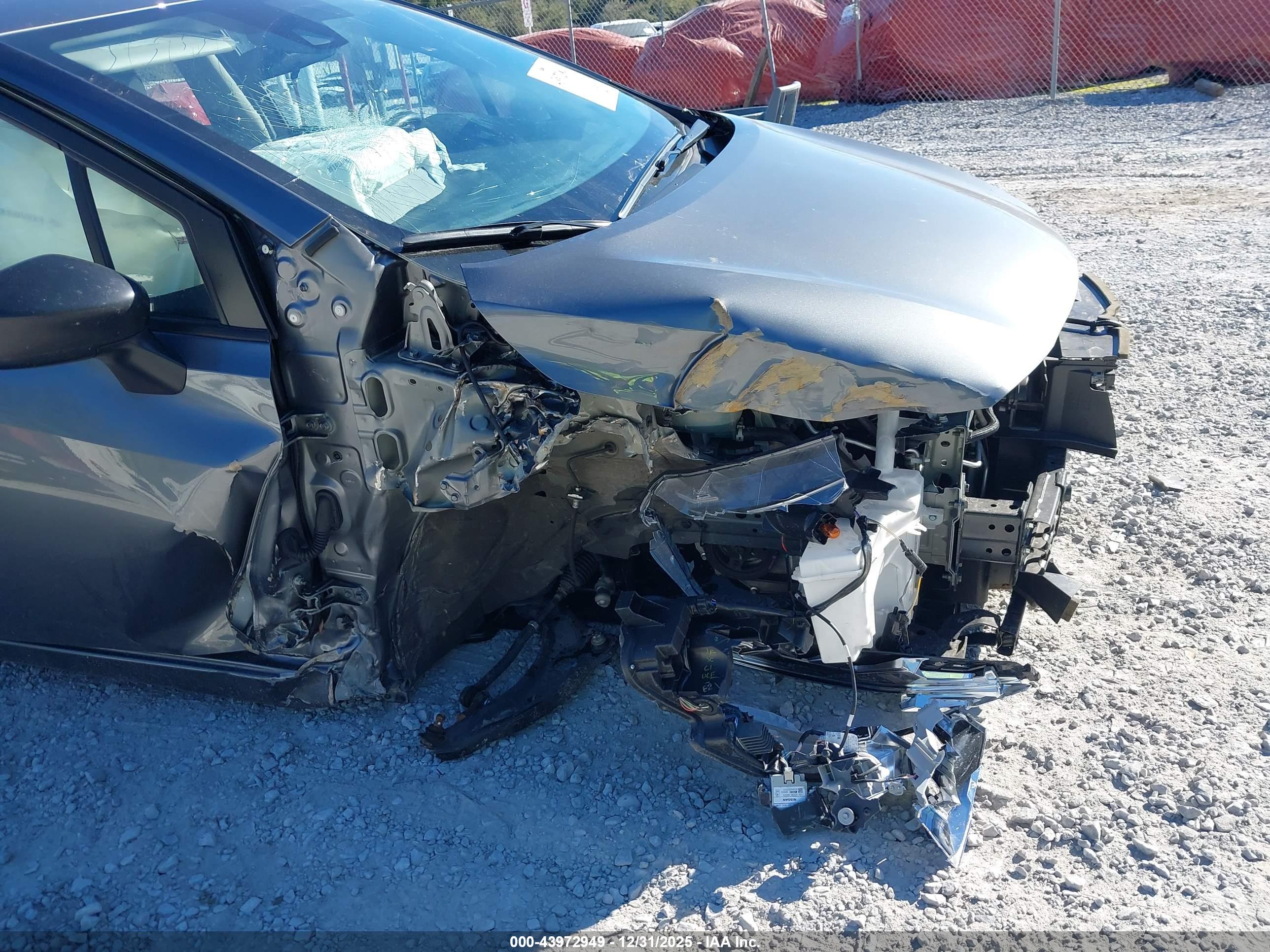 NISSAN VERSA image 6