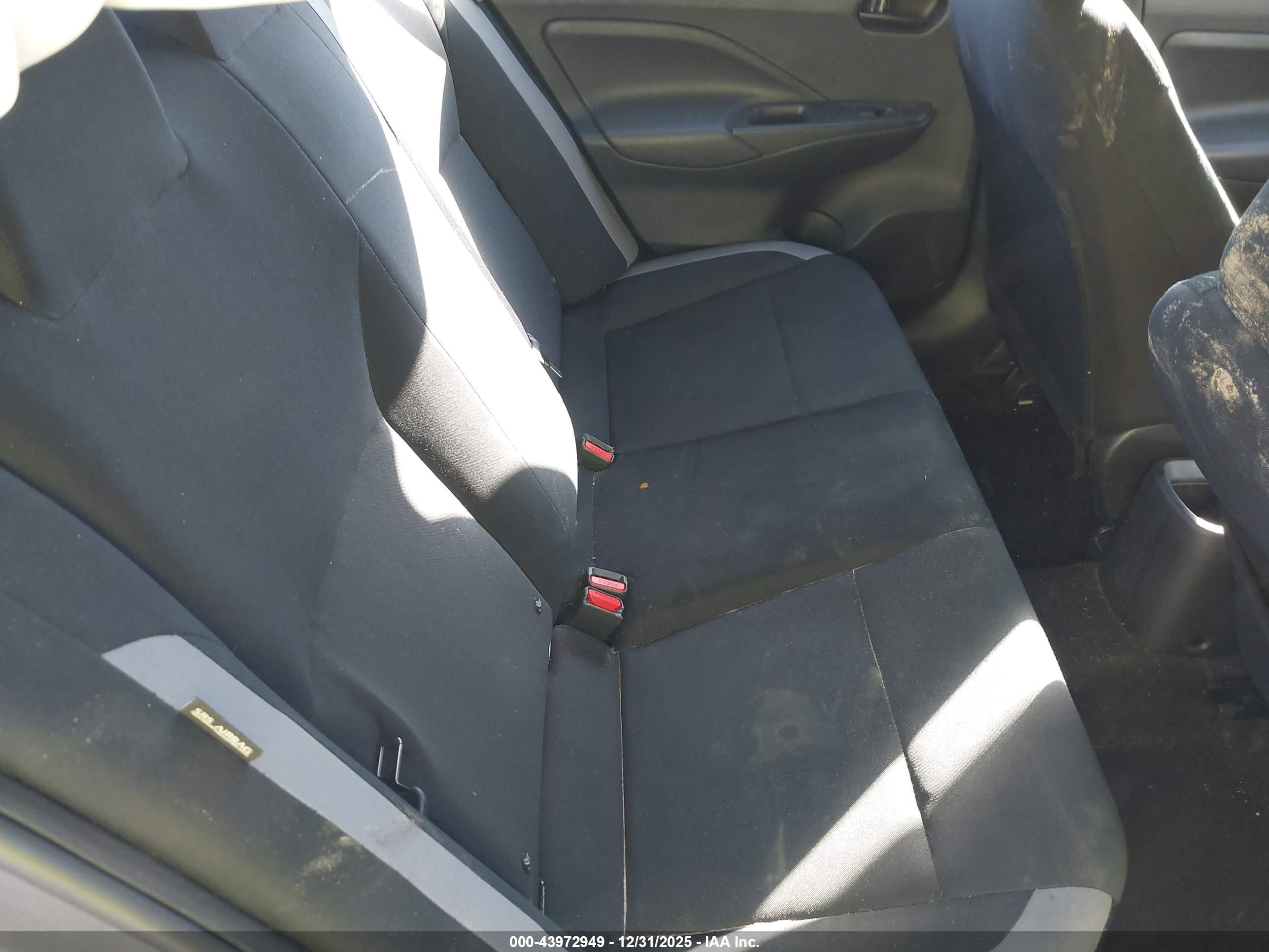 NISSAN VERSA image 8