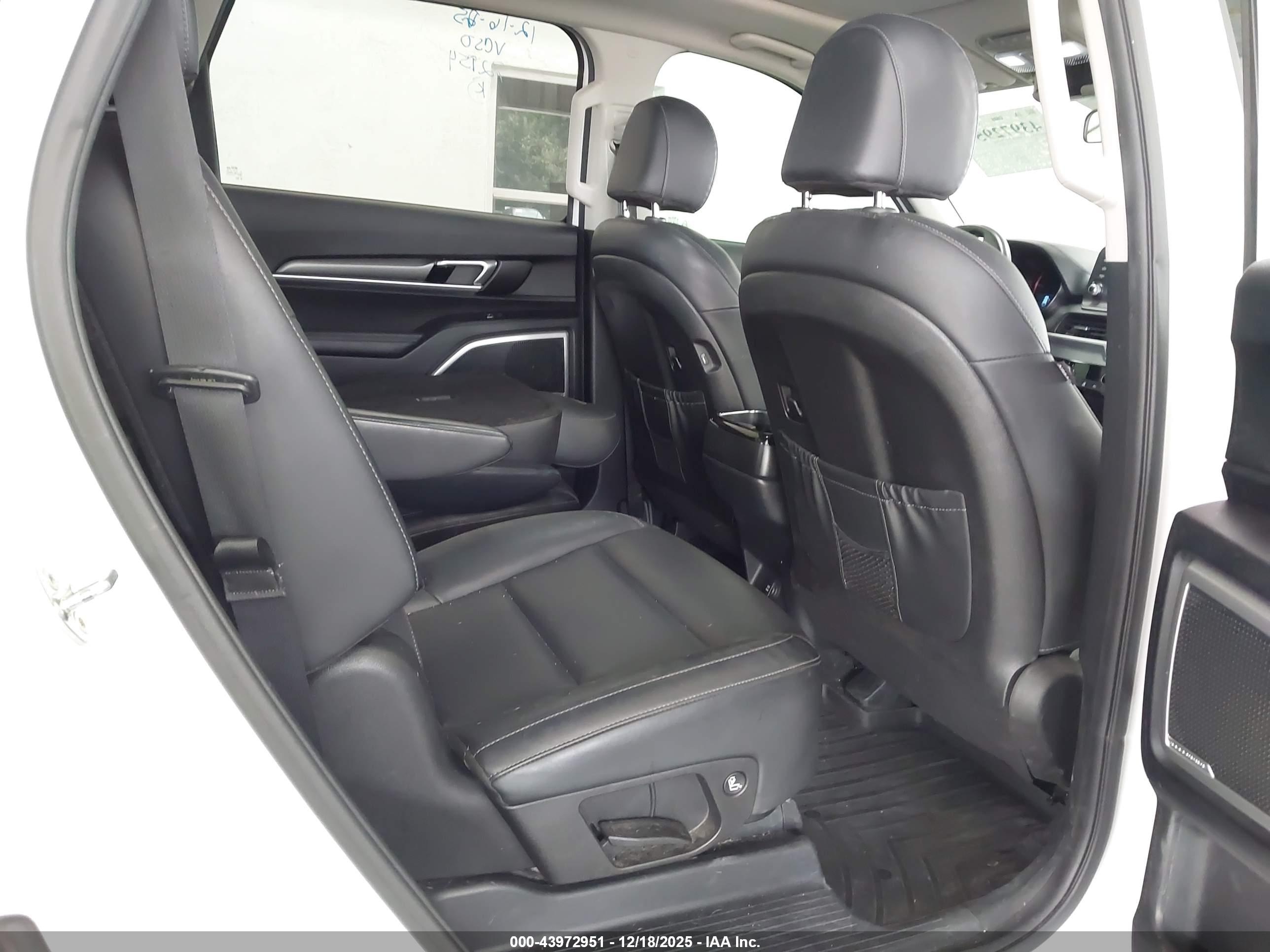 KIA TELLURIDE image 8