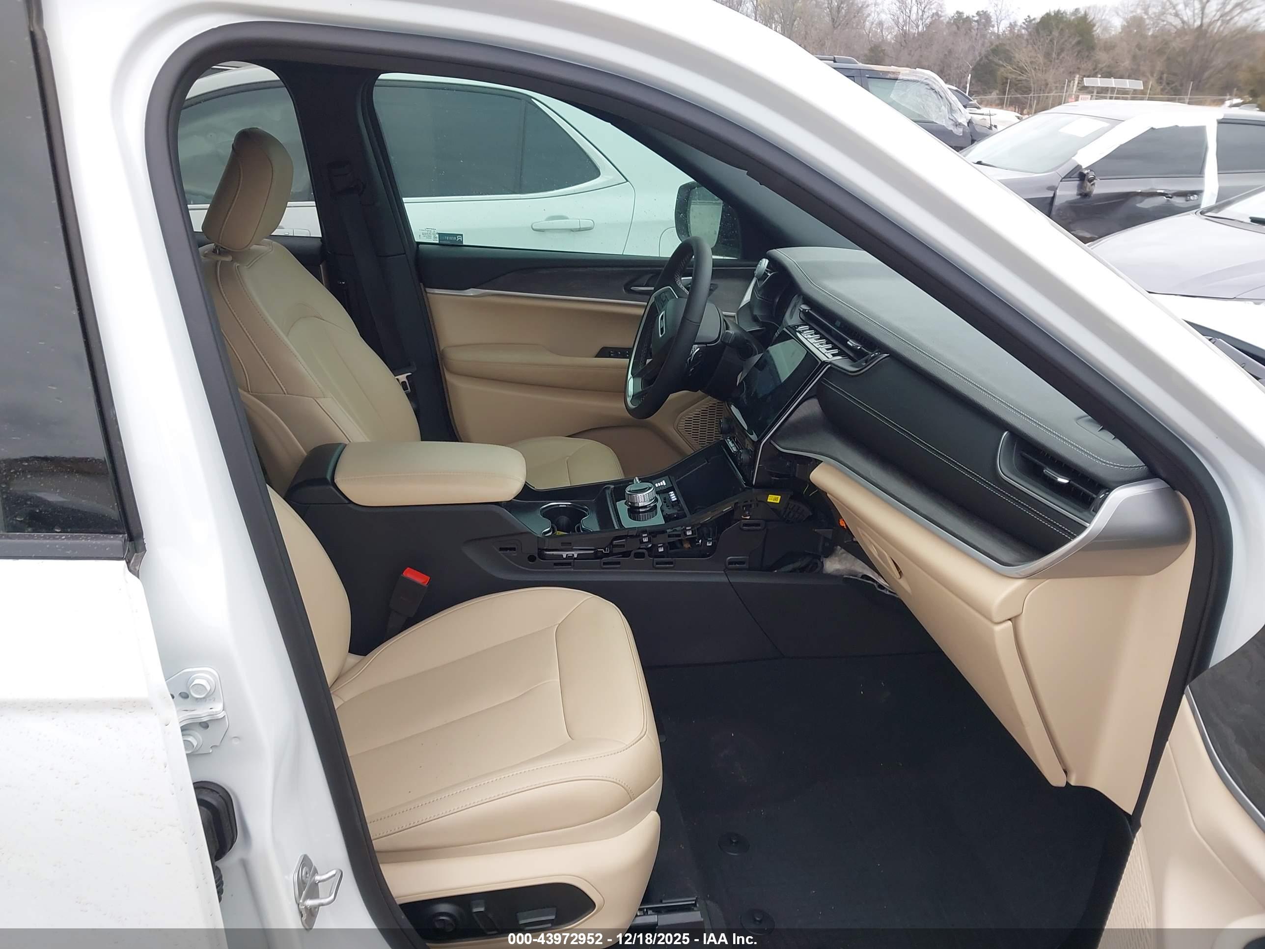 JEEP GRAND image 5