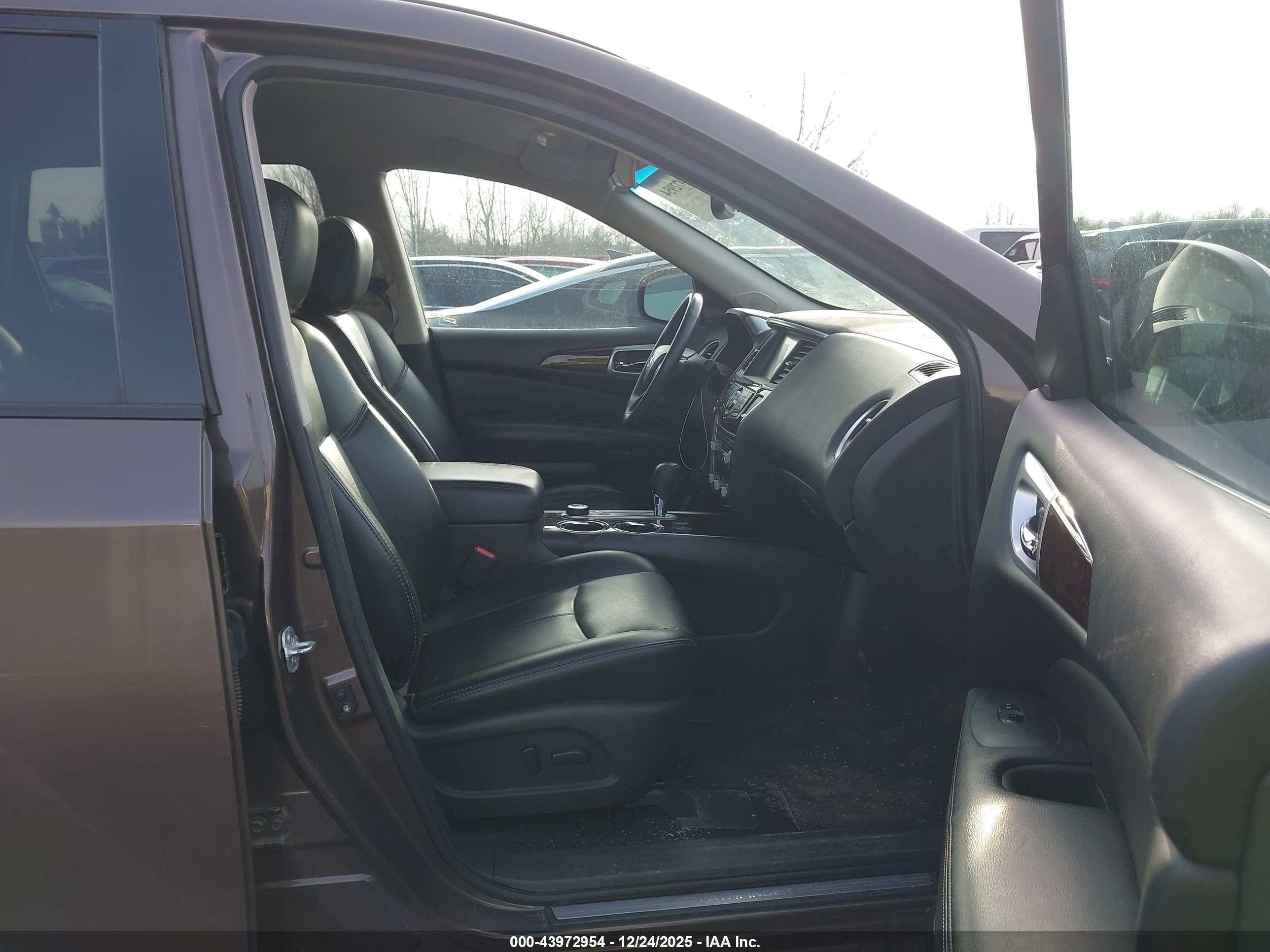 NISSAN PATHFINDER image 5