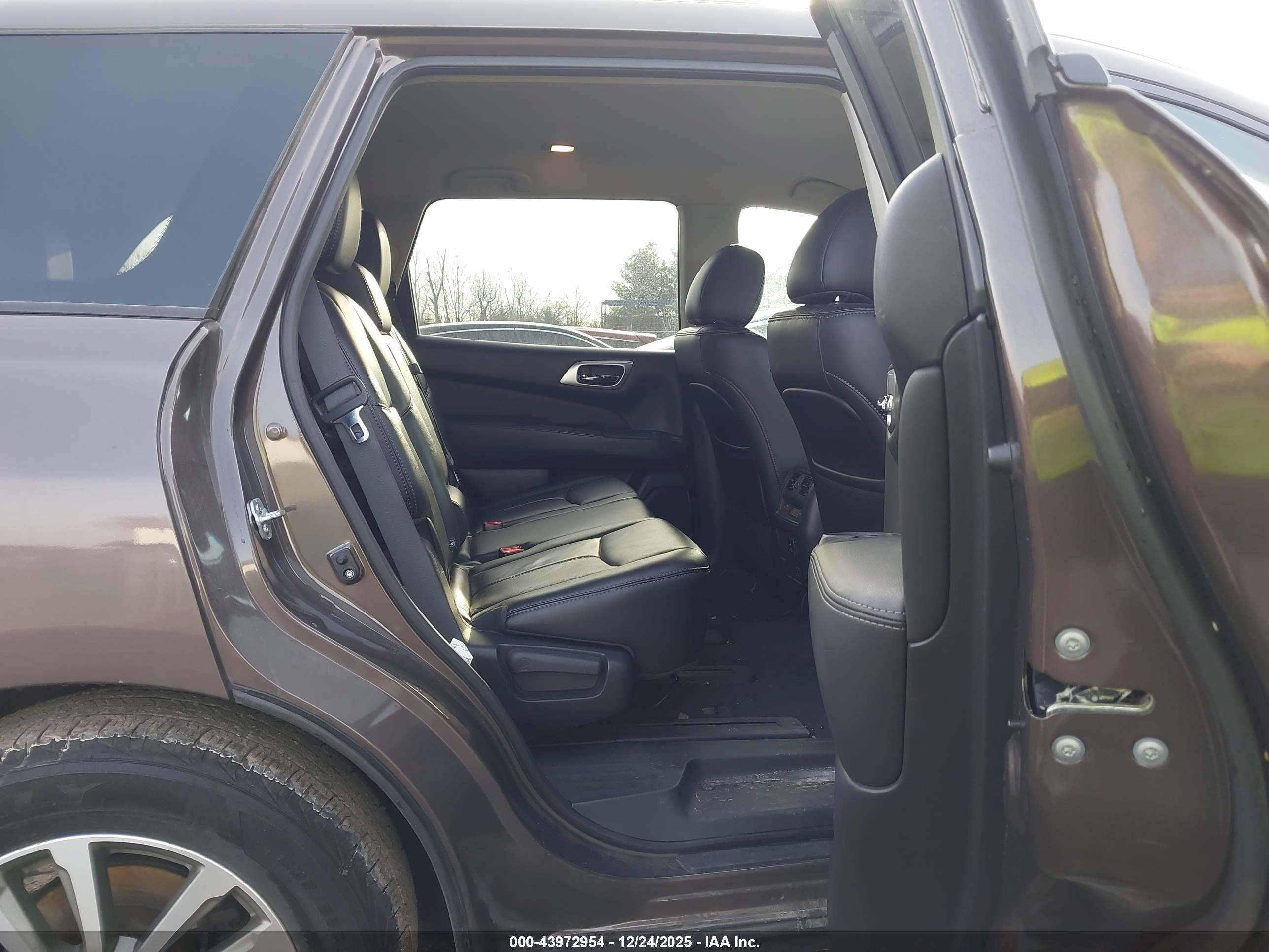 NISSAN PATHFINDER image 8