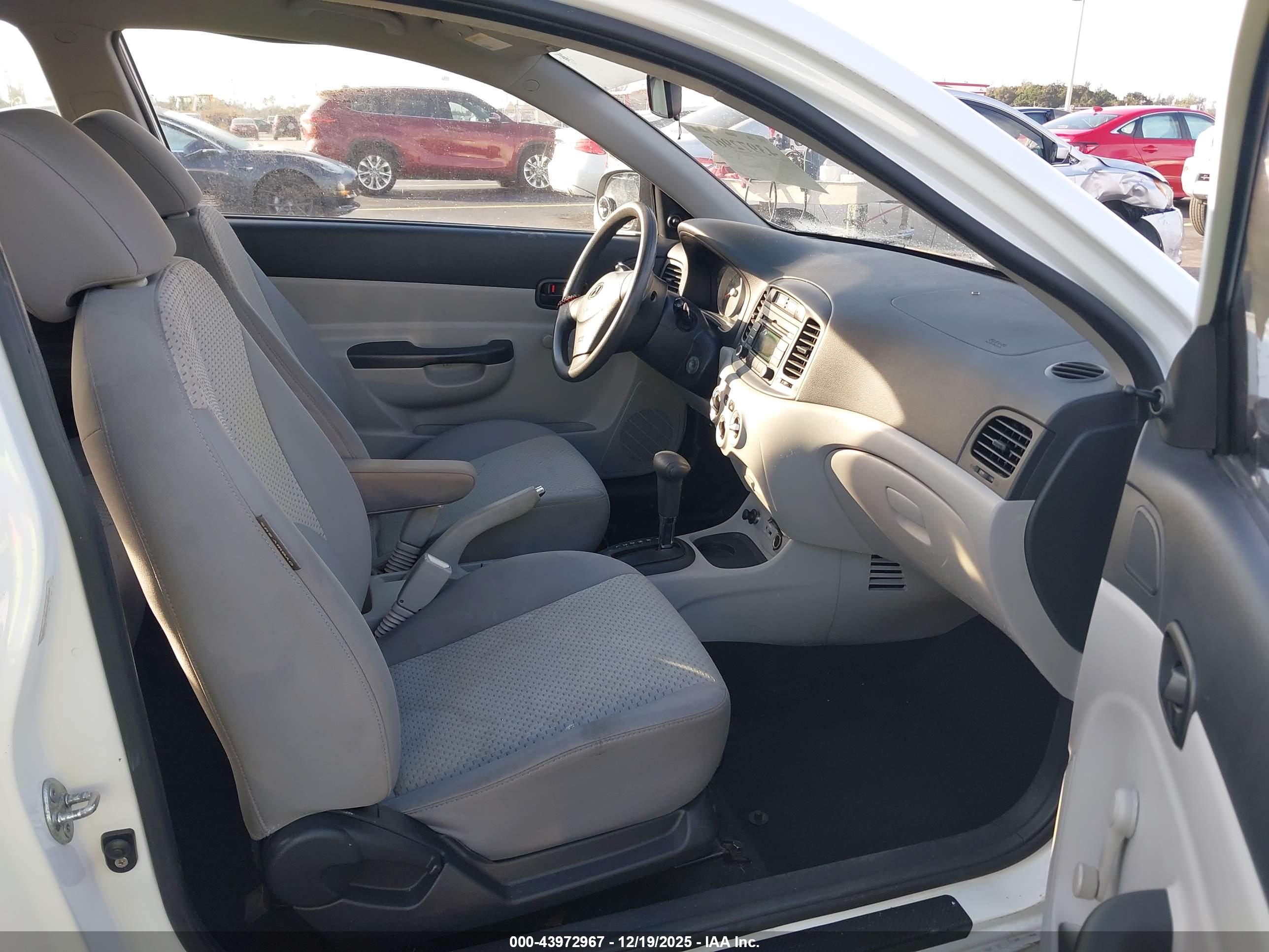 HYUNDAI ACCENT image 5