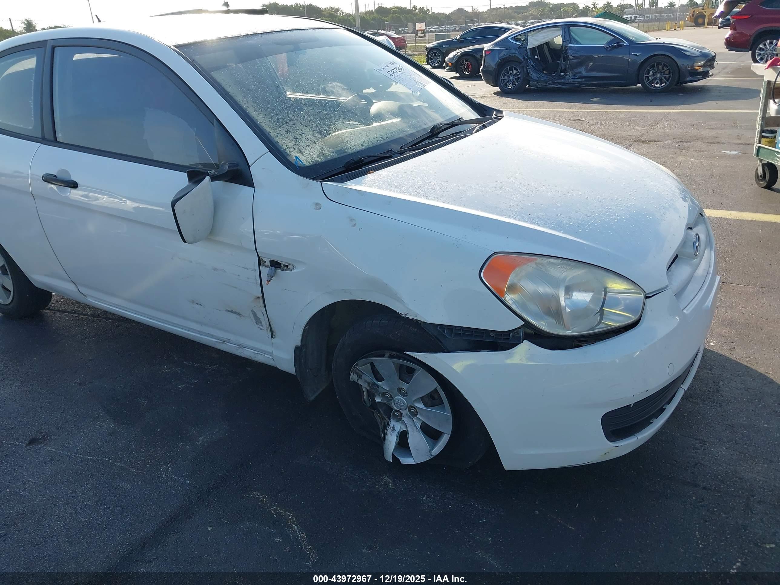 HYUNDAI ACCENT image 6