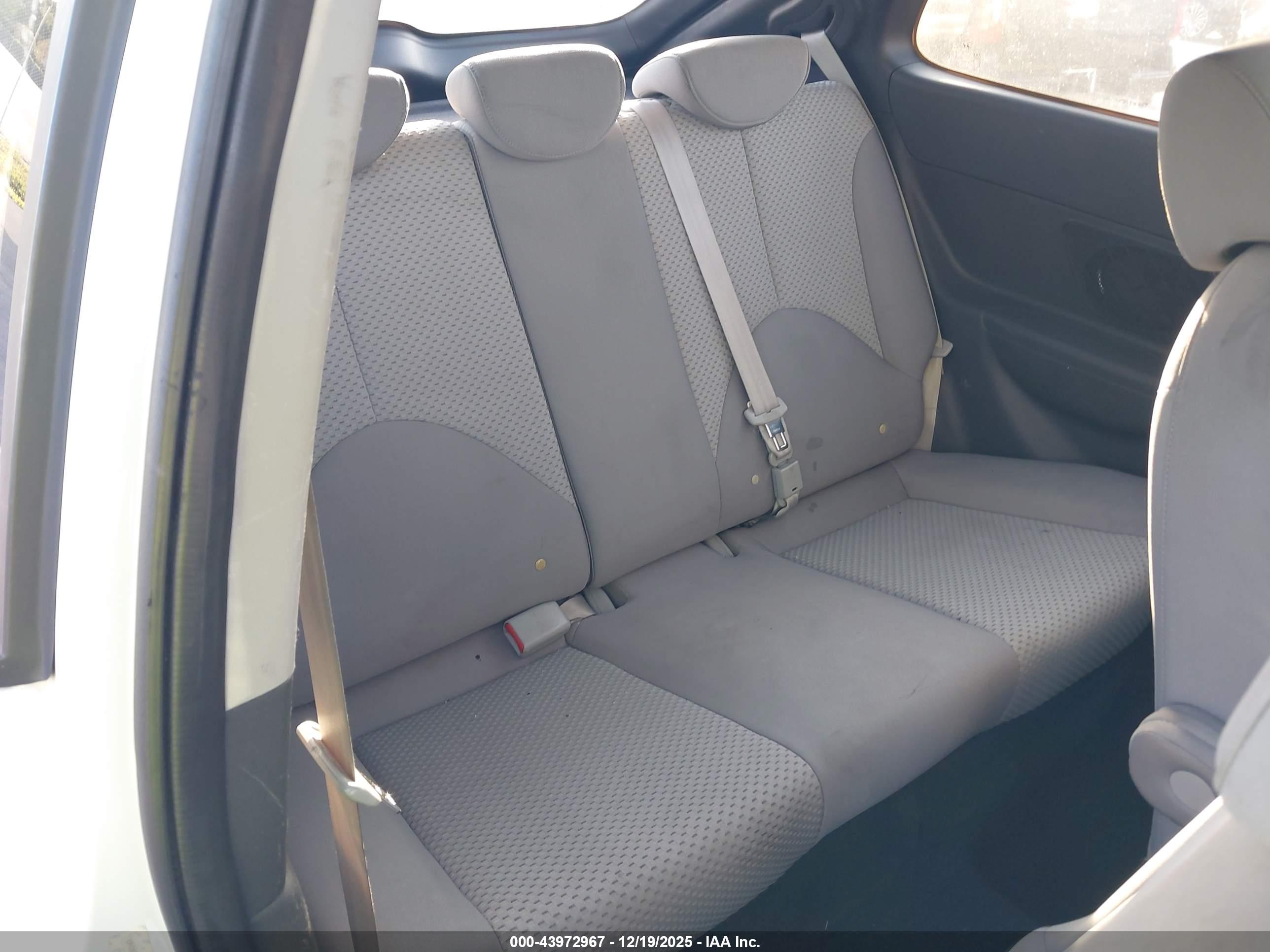 HYUNDAI ACCENT image 8
